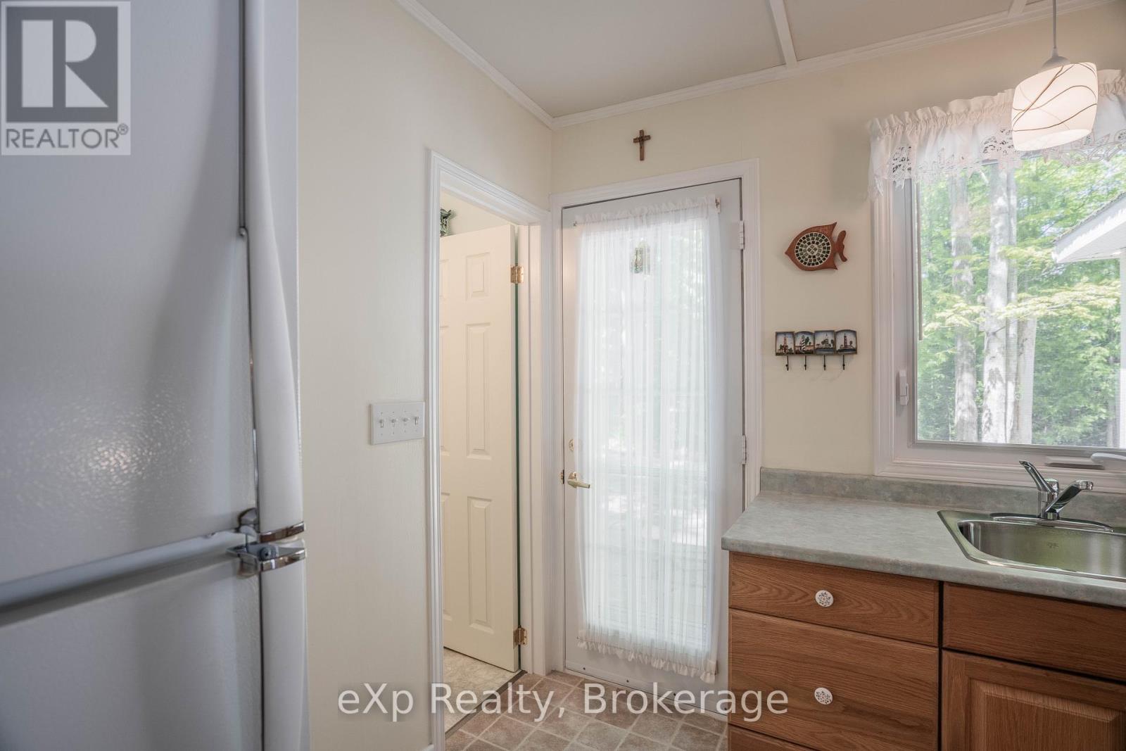 554 Mallory Beach Road, South Bruce Peninsula, Ontario  N0H 2T0 - Photo 2 - X12180954