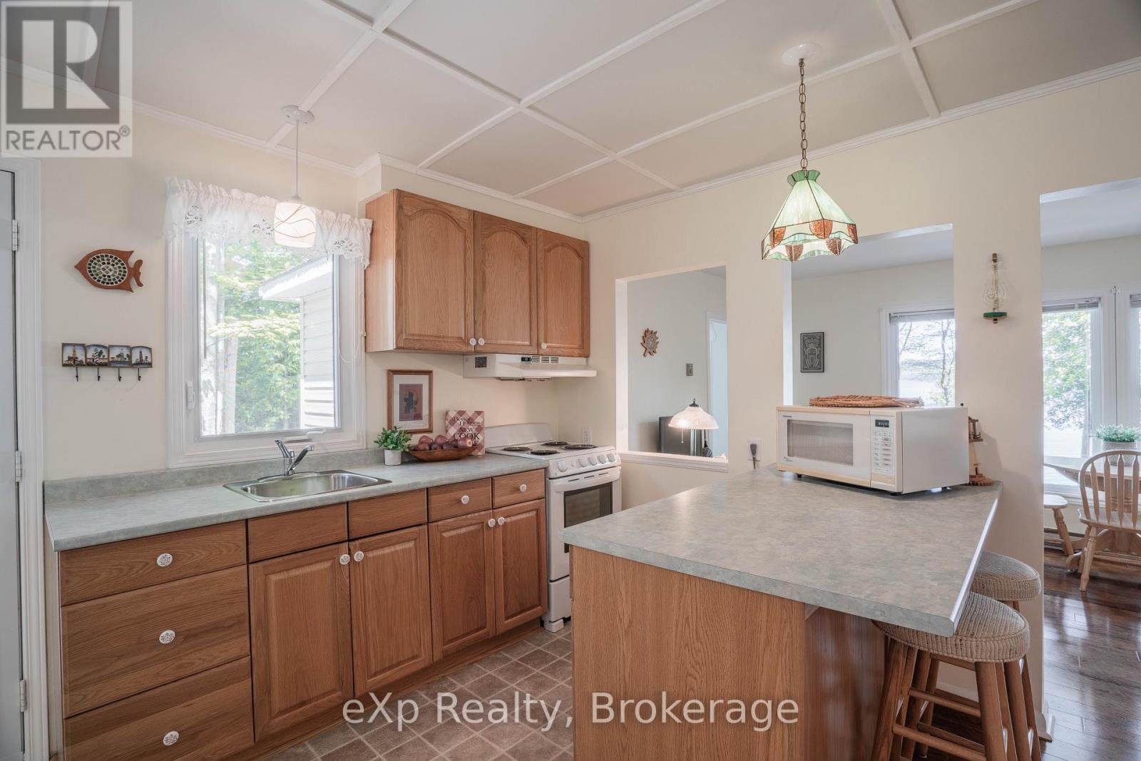 554 Mallory Beach Road, South Bruce Peninsula, Ontario  N0H 2T0 - Photo 3 - X12180954