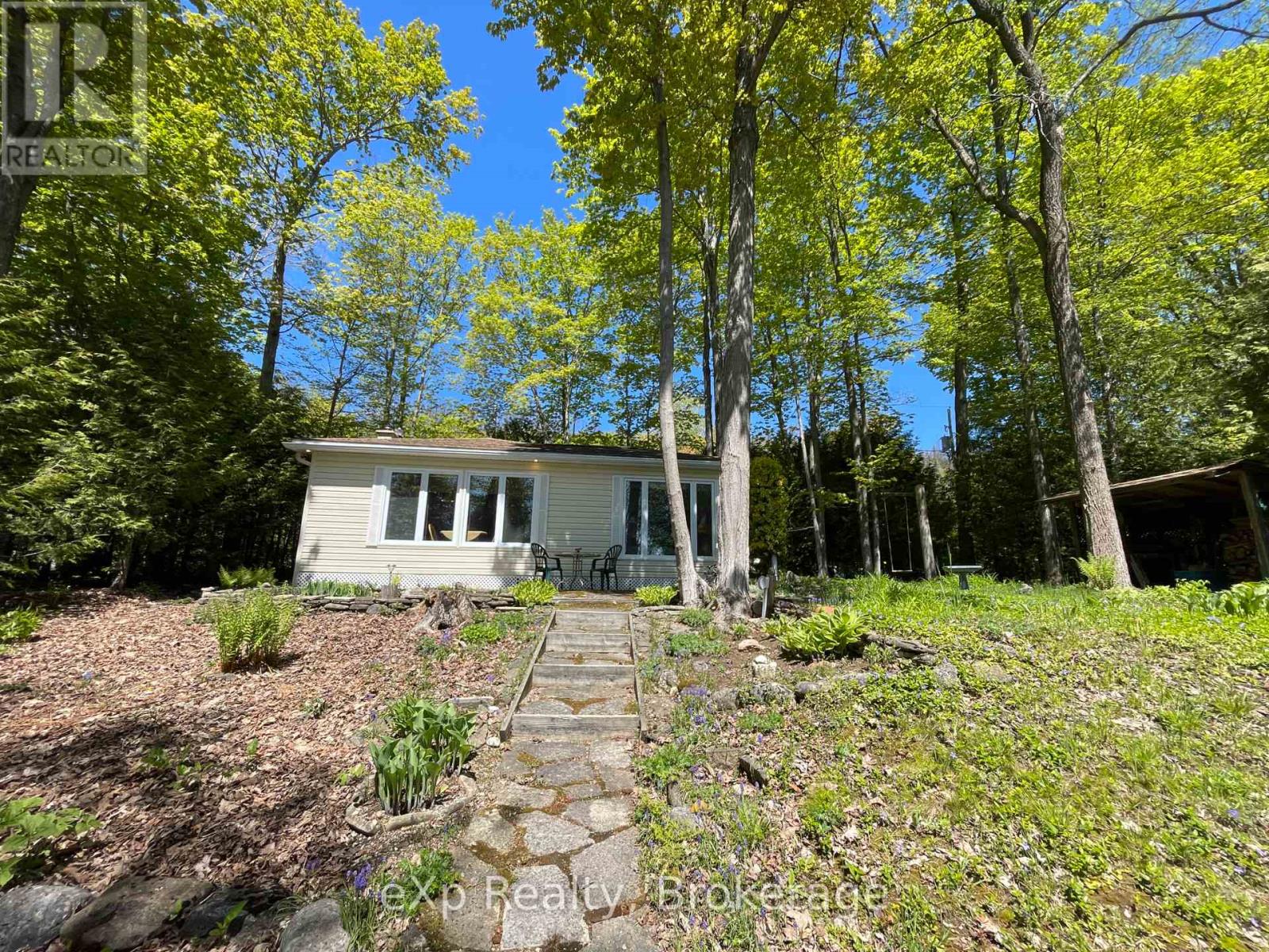 554 Mallory Beach Road, South Bruce Peninsula, Ontario  N0H 2T0 - Photo 38 - X12180954