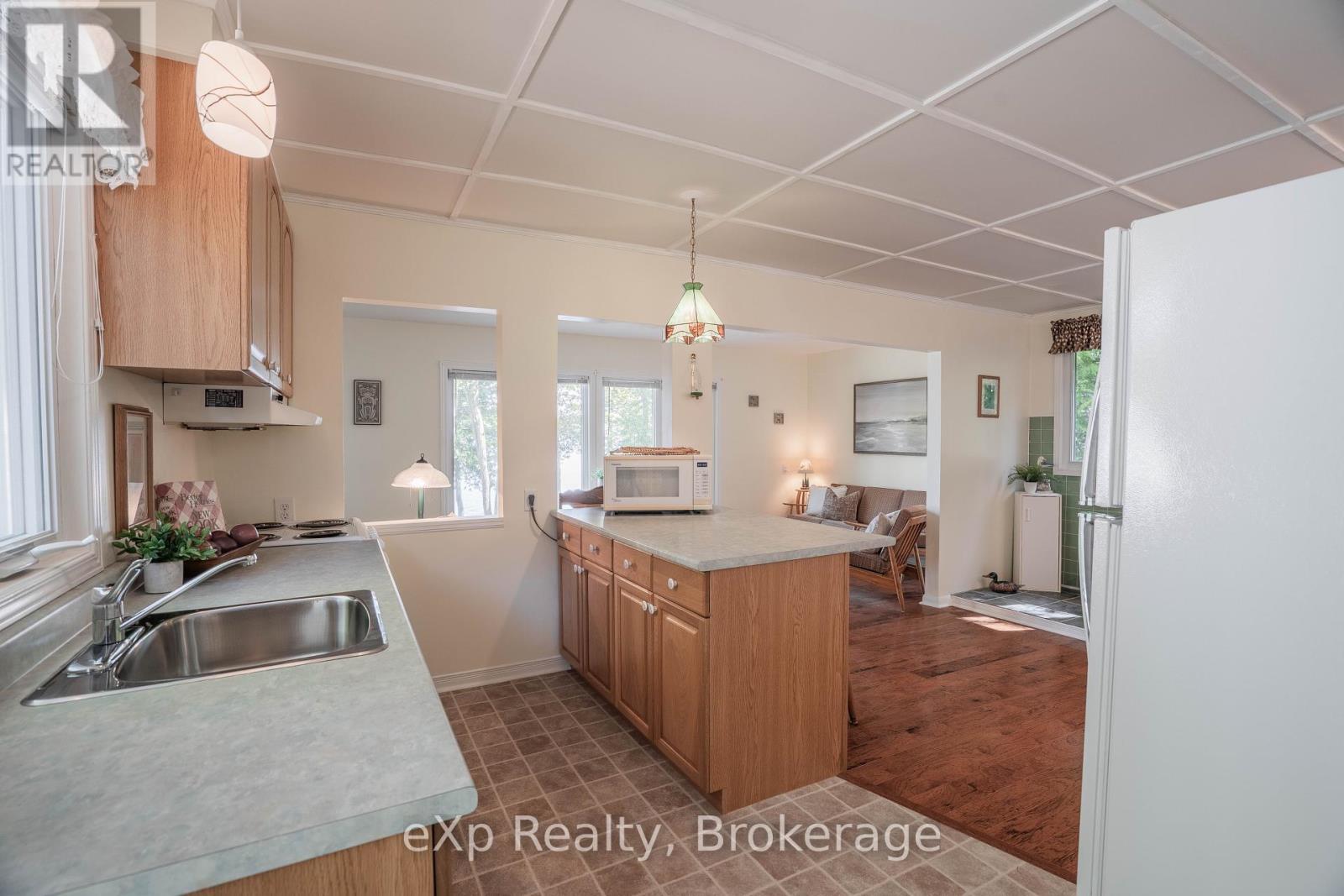554 Mallory Beach Road, South Bruce Peninsula, Ontario  N0H 2T0 - Photo 5 - X12180954