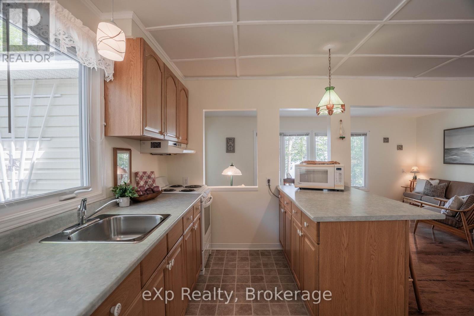 554 Mallory Beach Road, South Bruce Peninsula, Ontario  N0H 2T0 - Photo 6 - X12180954