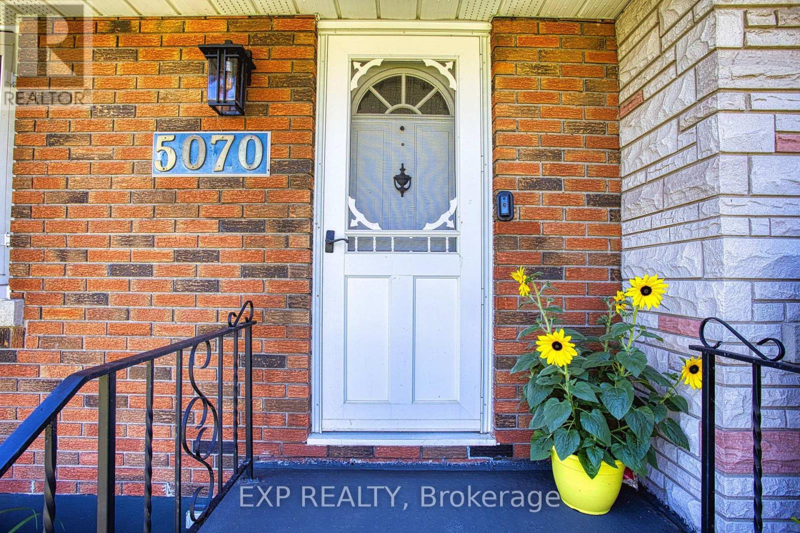 5070 Elizabeth Street, Lincoln (Beamsville), Ontario  L0R 1B7 - Photo 4 - X12180849