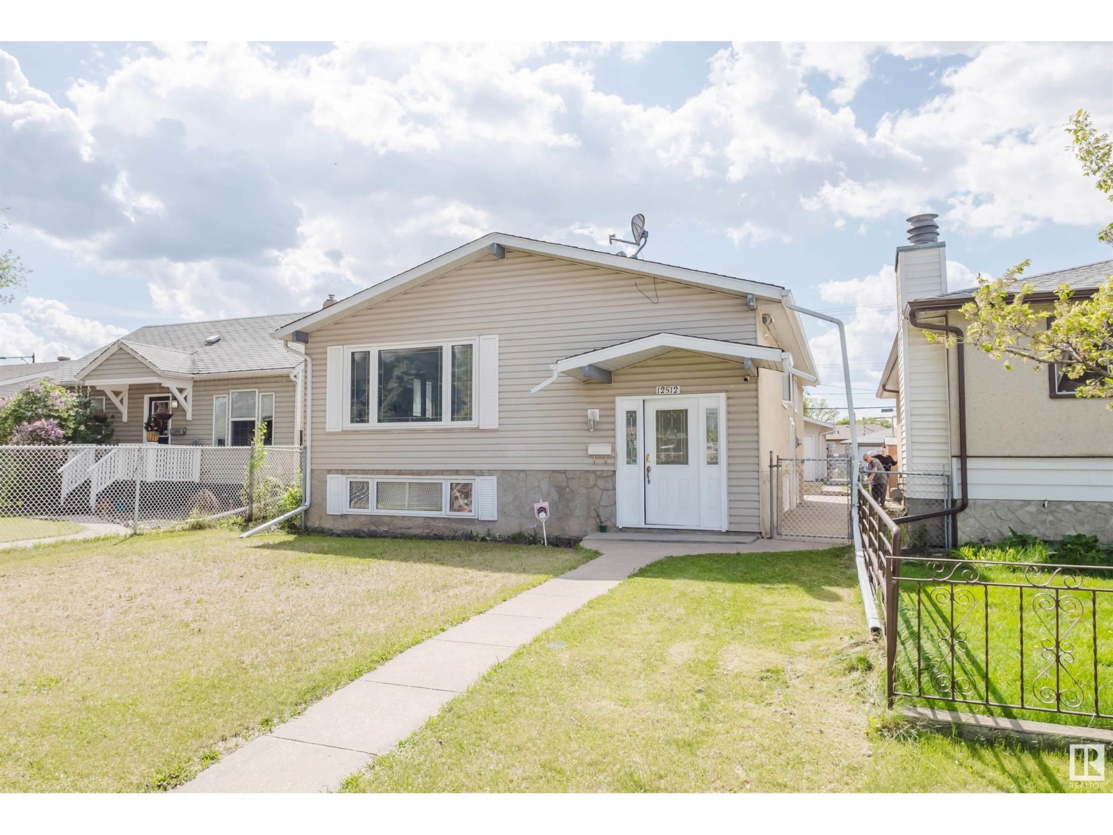 Property at 12512 79 ST NW NW image 1