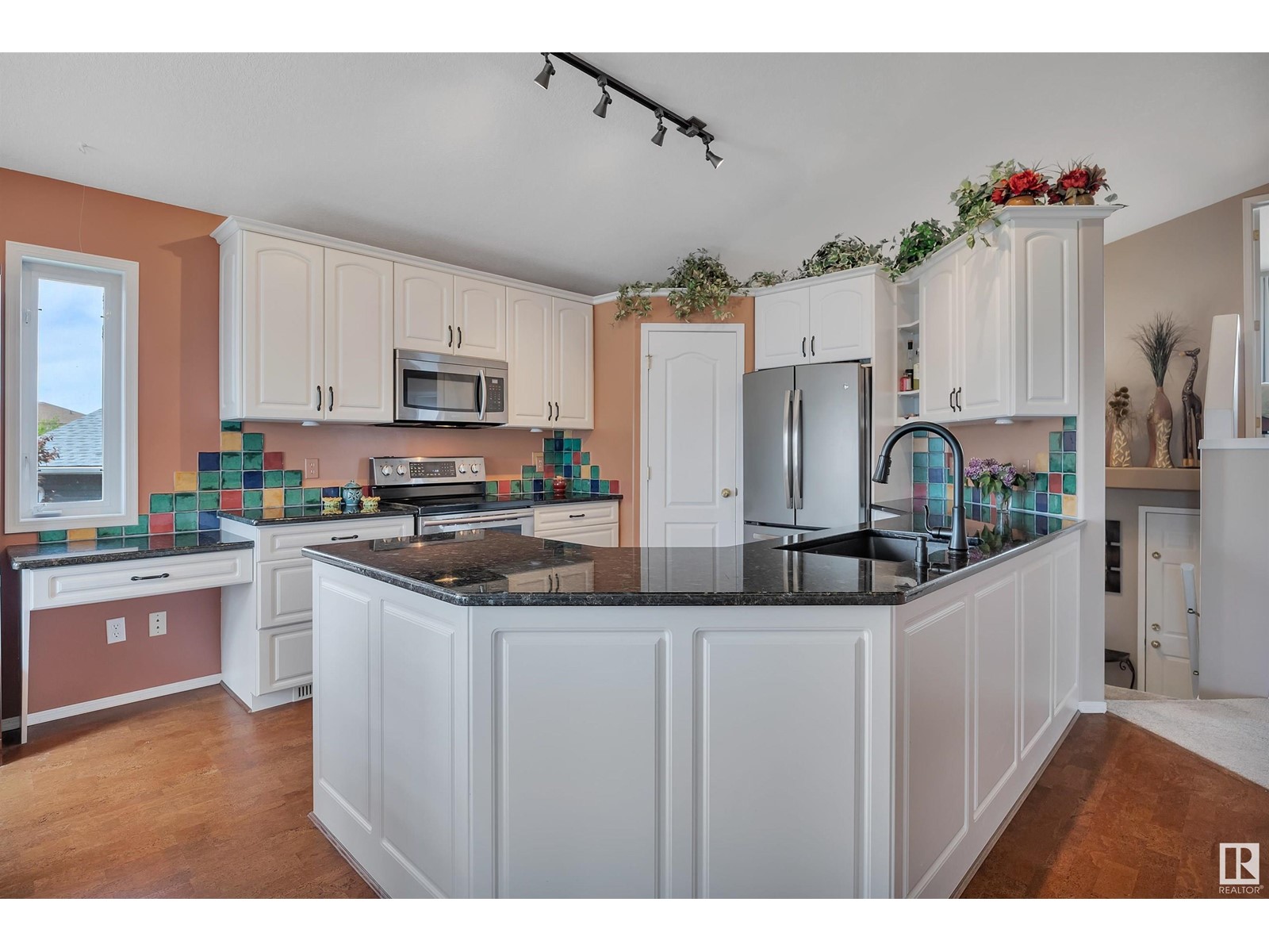 2928 39 Av Nw, Edmonton, Alberta  T6T 1L2 - Photo 7 - E4439073