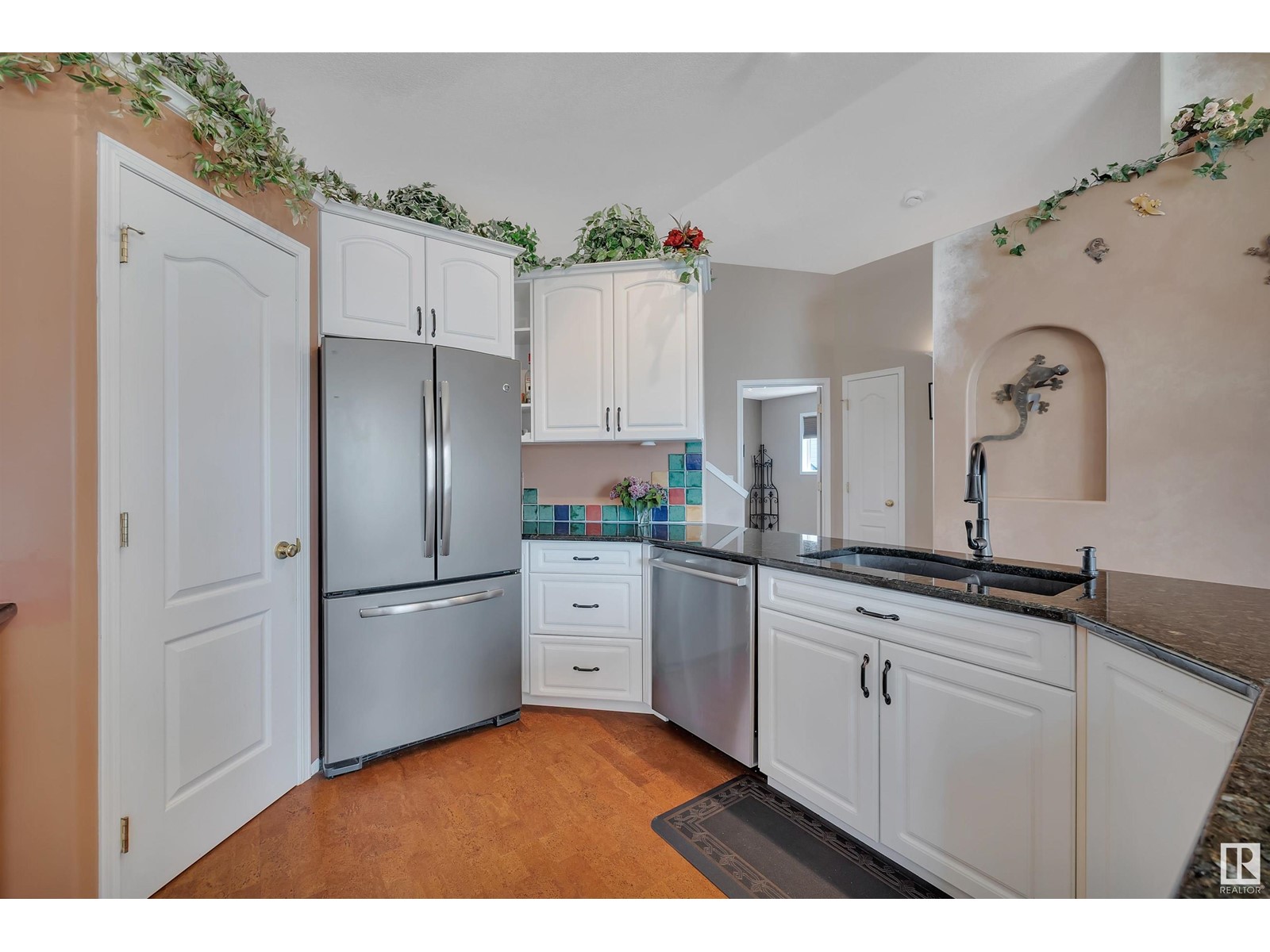 2928 39 Av Nw, Edmonton, Alberta  T6T 1L2 - Photo 8 - E4439073