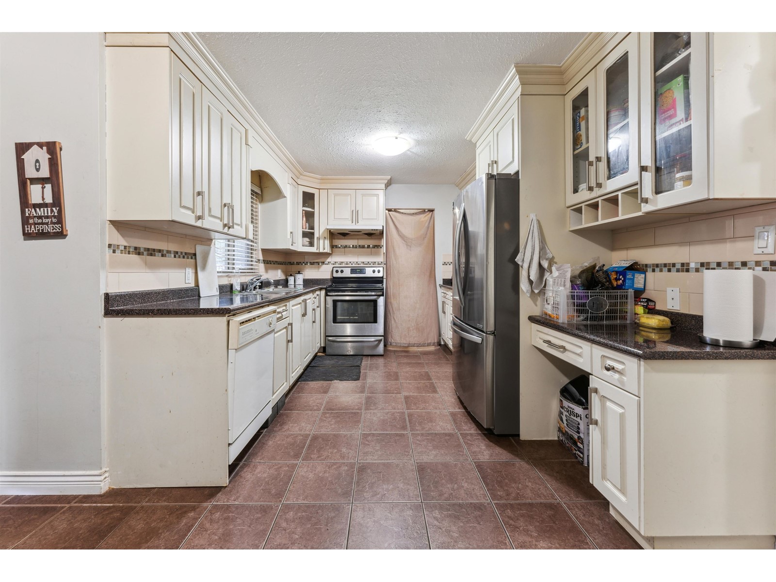 Property at 7652 124 STREET image 5