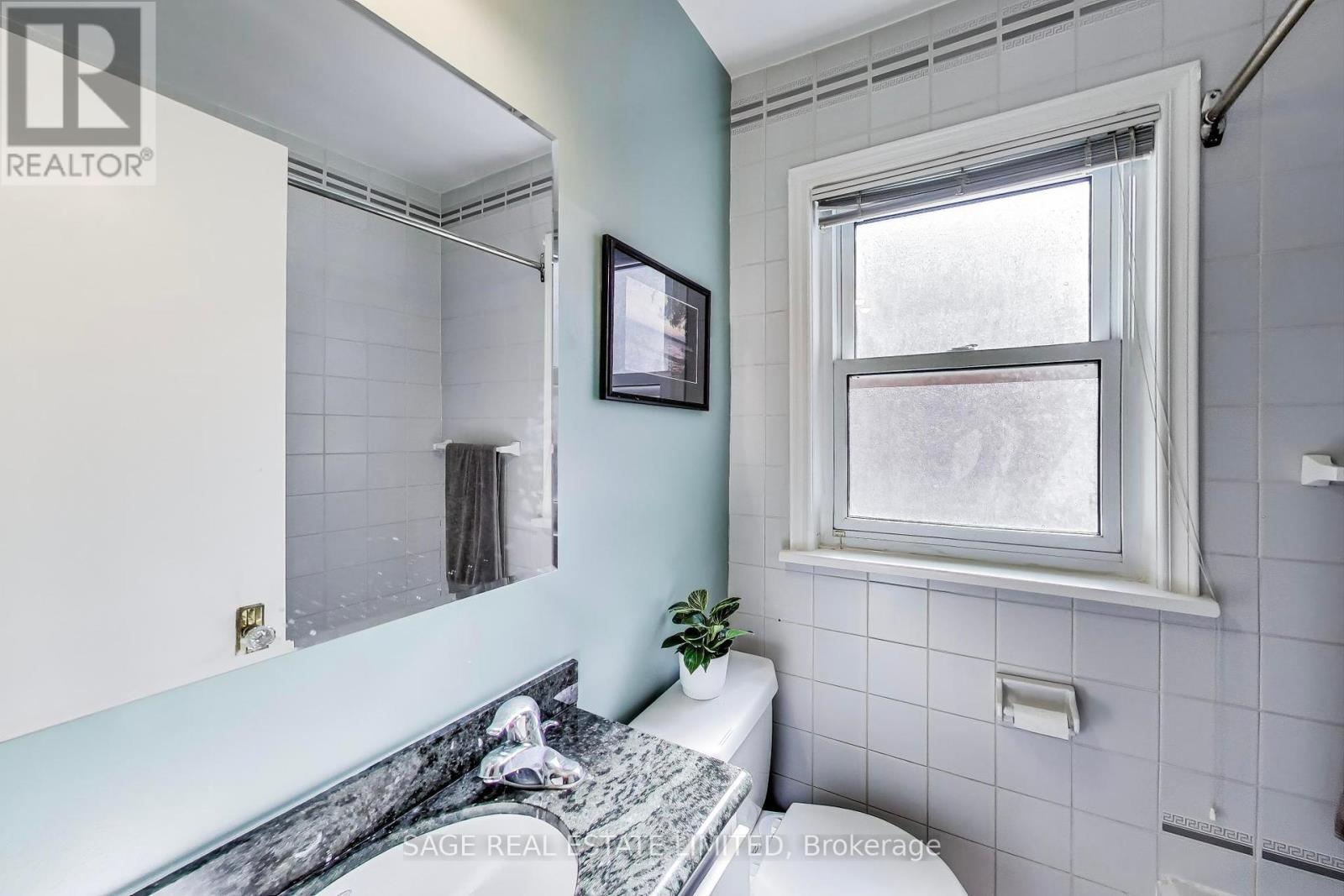 109 Parklea Drive, Toronto, Ontario  M4G 2J9 - Photo 14 - C12180868