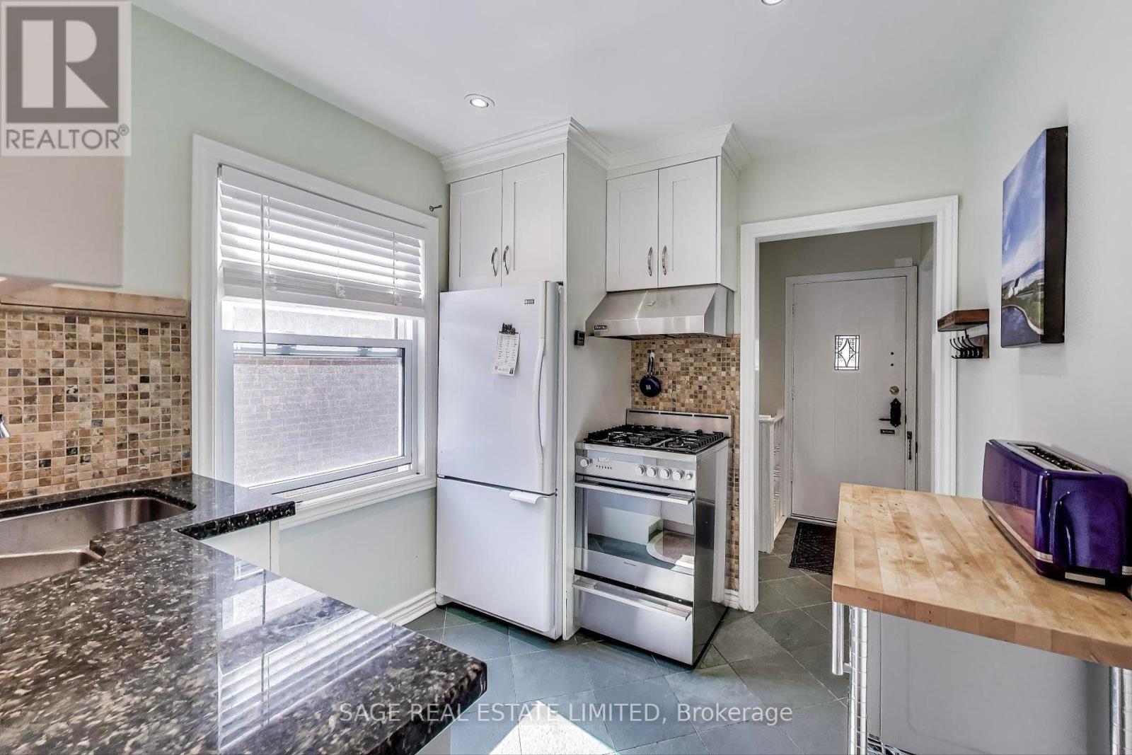 109 Parklea Drive, Toronto, Ontario  M4G 2J9 - Photo 9 - C12180868