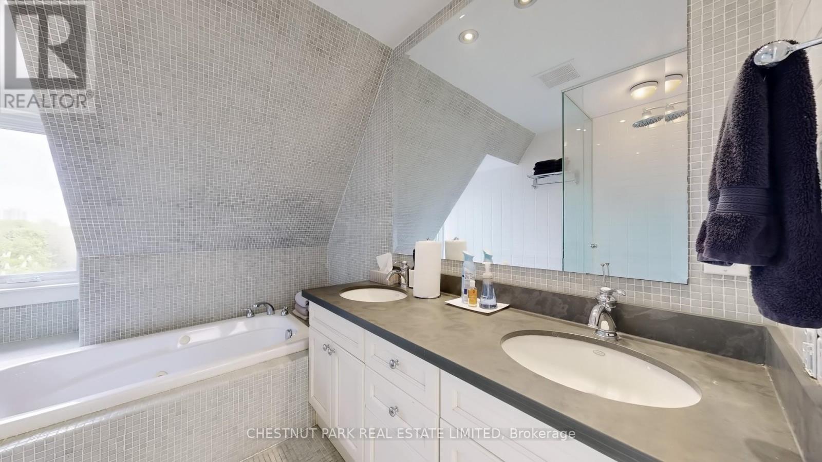 9 Edgedale Road, Toronto, Ontario  M4X 1N5 - Photo 31 - C12180904