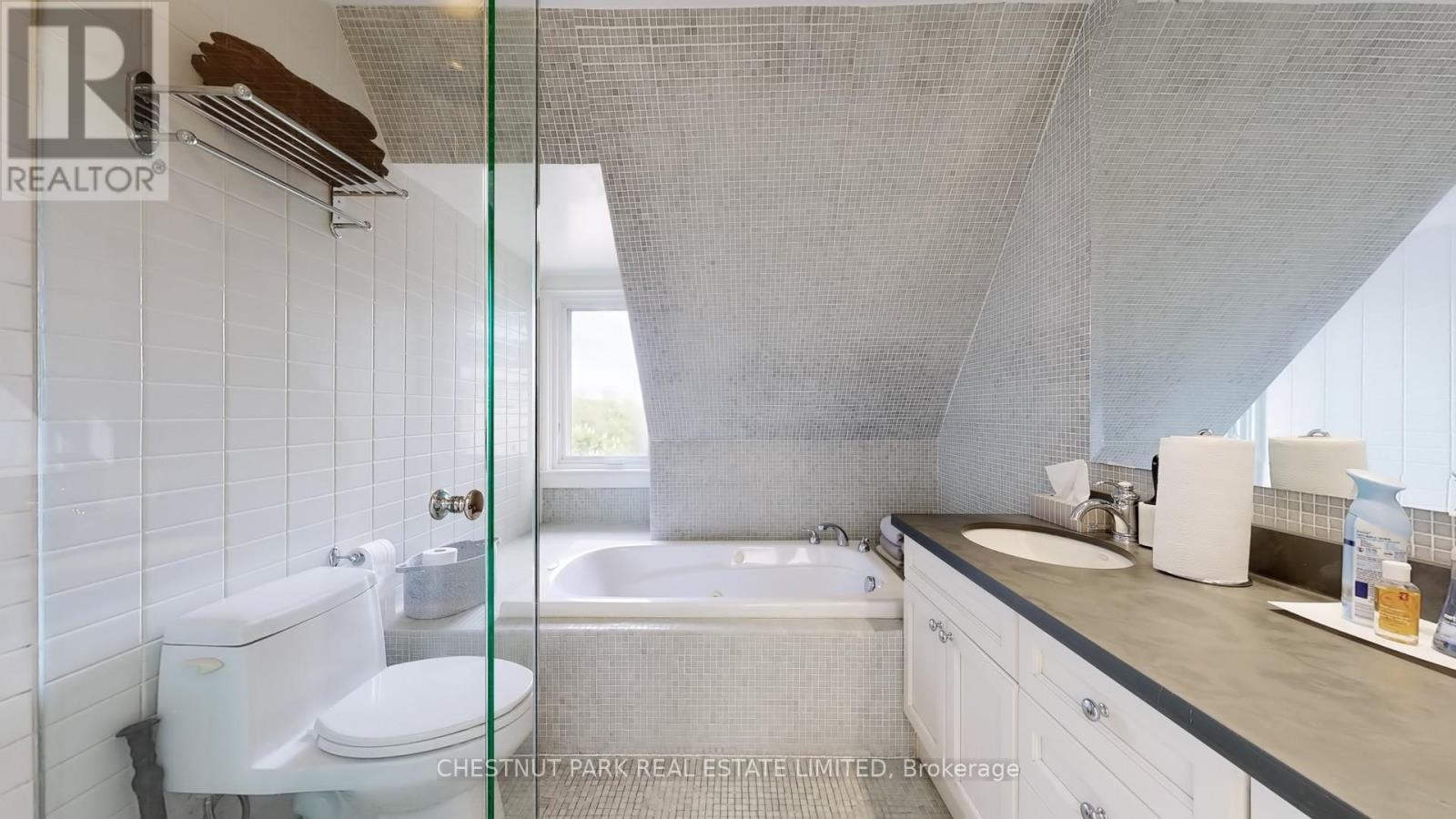 9 Edgedale Road, Toronto, Ontario  M4X 1N5 - Photo 32 - C12180904