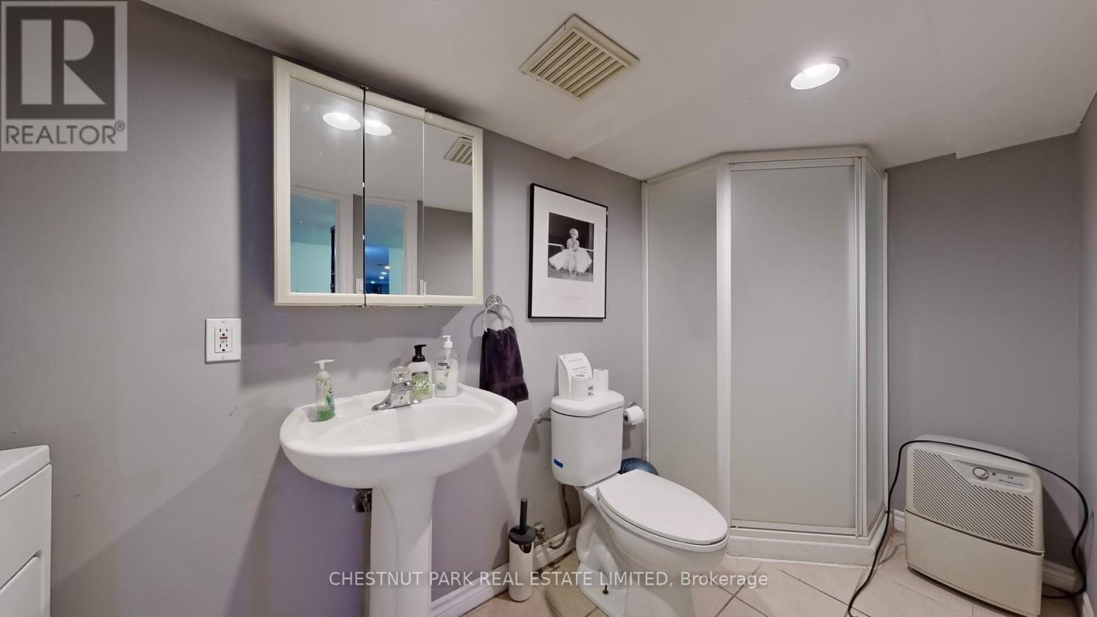 9 Edgedale Road, Toronto, Ontario  M4X 1N5 - Photo 38 - C12180904