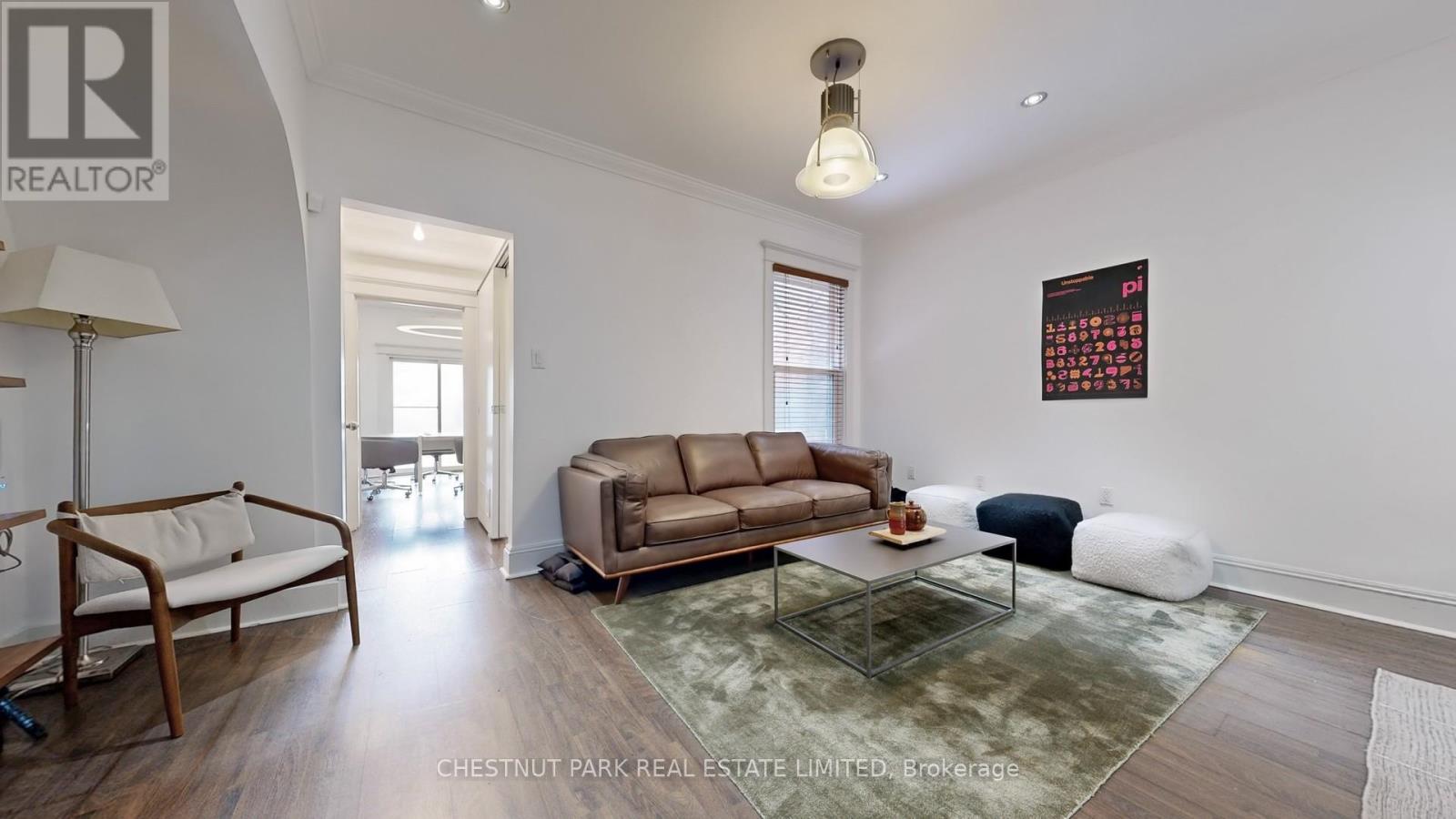 9 Edgedale Road, Toronto (North St. James Town), Ontario  M4X 1N5 - Photo 5 - C12180904