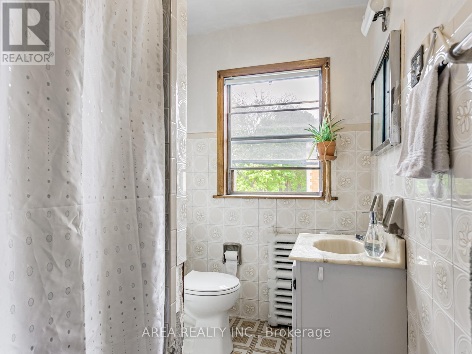 326a Harbord Street, Toronto, Ontario  M6G 1H2 - Photo 16 - C12180915