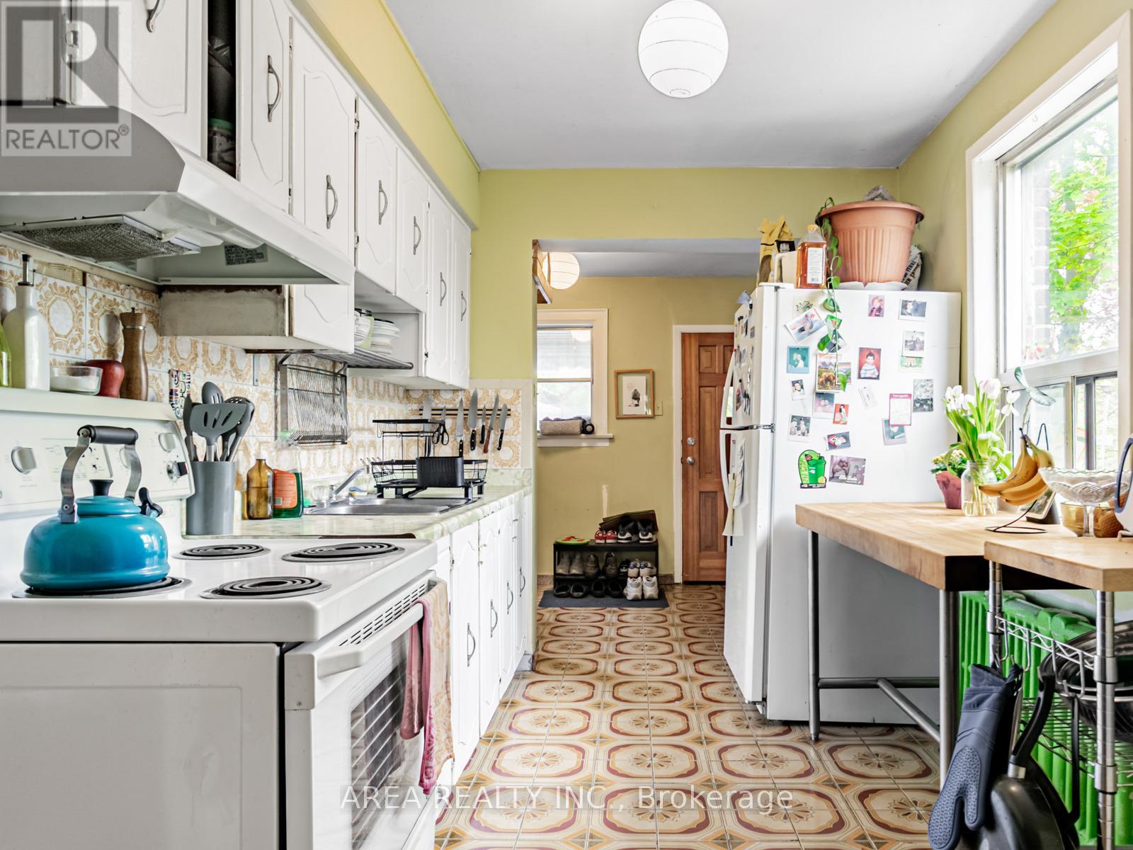 326a Harbord Street, Toronto, Ontario  M6G 1H2 - Photo 8 - C12180915