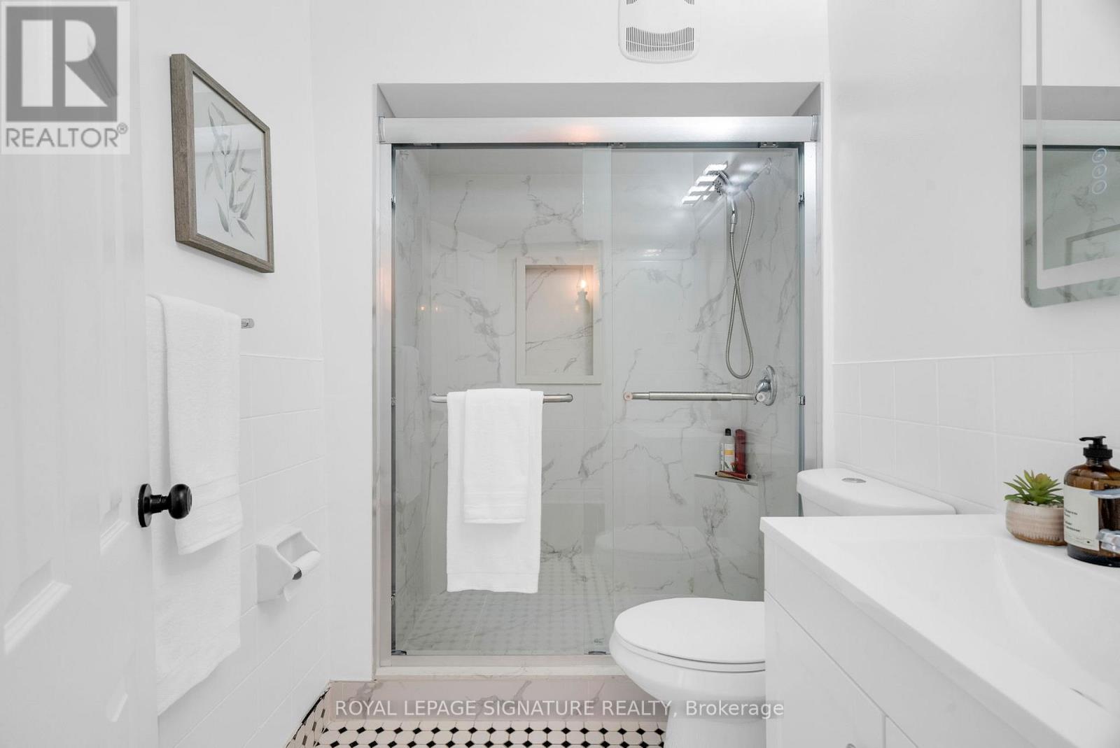 249 Clinton Street, Toronto, Ontario  M6G 2Y7 - Photo 34 - C12181056