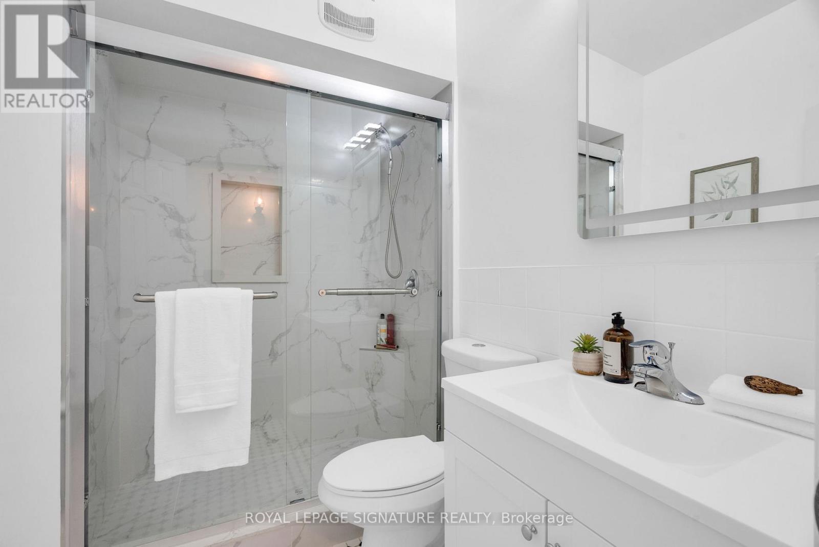 249 Clinton Street, Toronto, Ontario  M6G 2Y7 - Photo 35 - C12181056