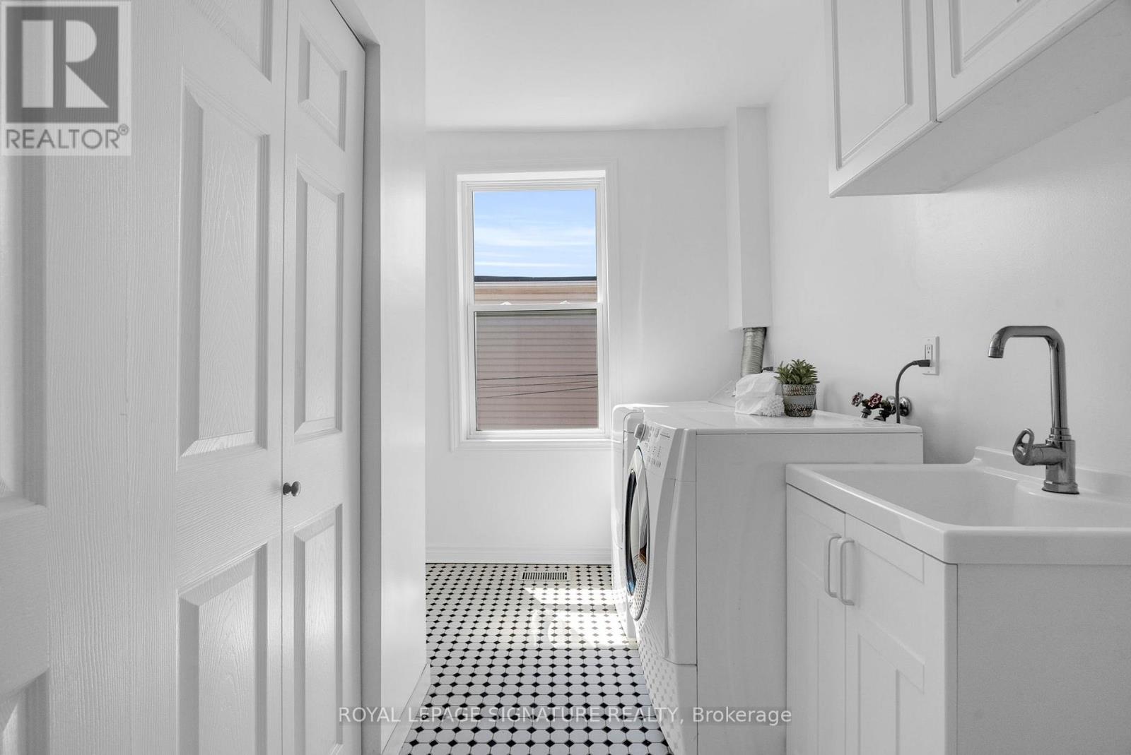 249 Clinton Street, Toronto, Ontario  M6G 2Y7 - Photo 36 - C12181056