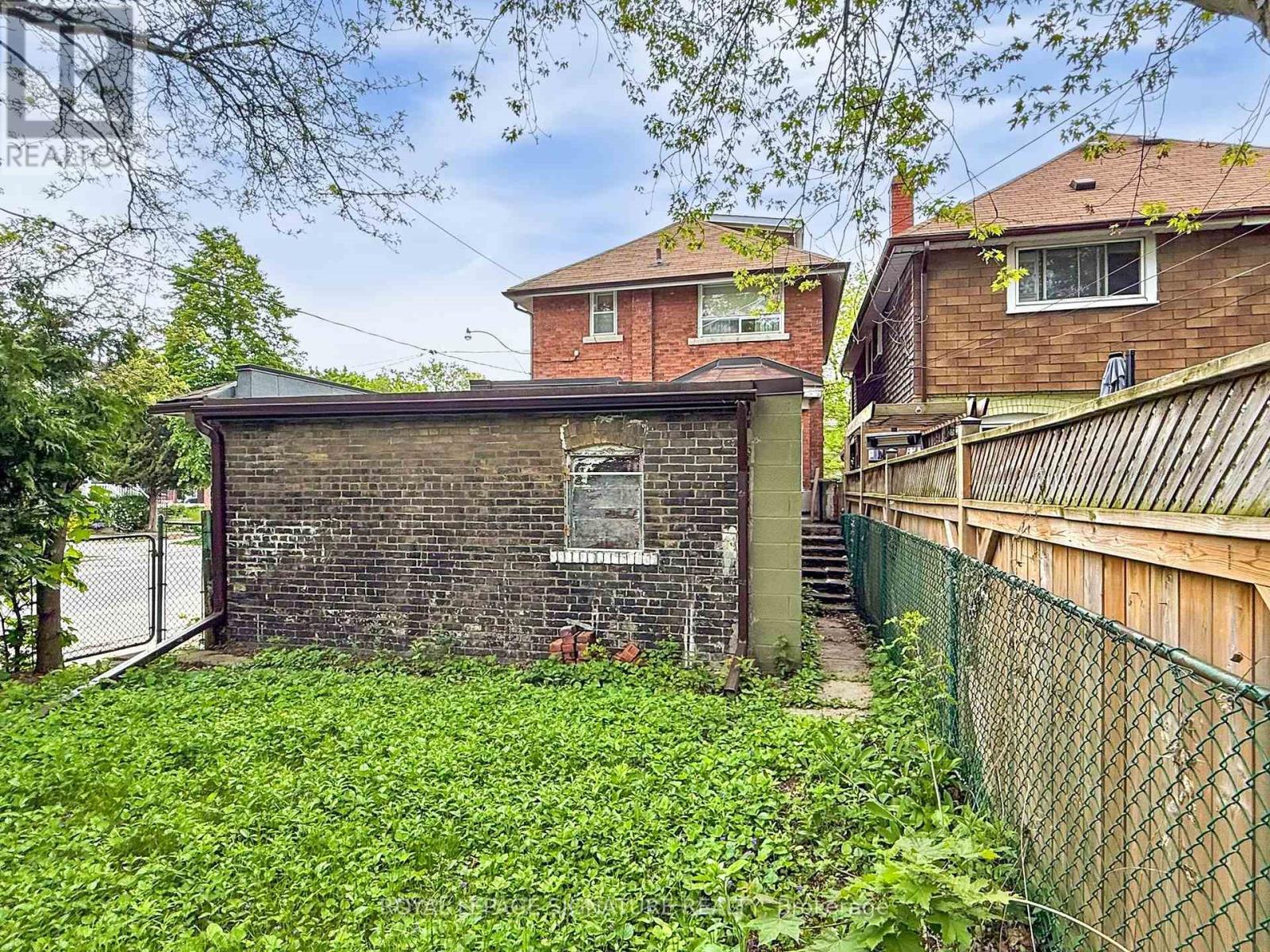 108 Glebemount Avenue, Toronto, Ontario  M4C 3R8 - Photo 6 - E12181002
