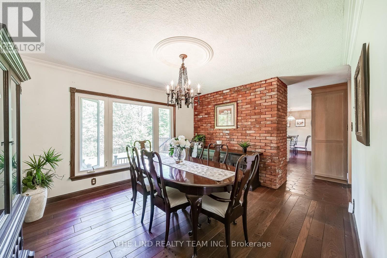 231 Ridge Road, Aurora (Aurora Estates), Ontario  L4G 0M3 - Photo 7 - N12181044