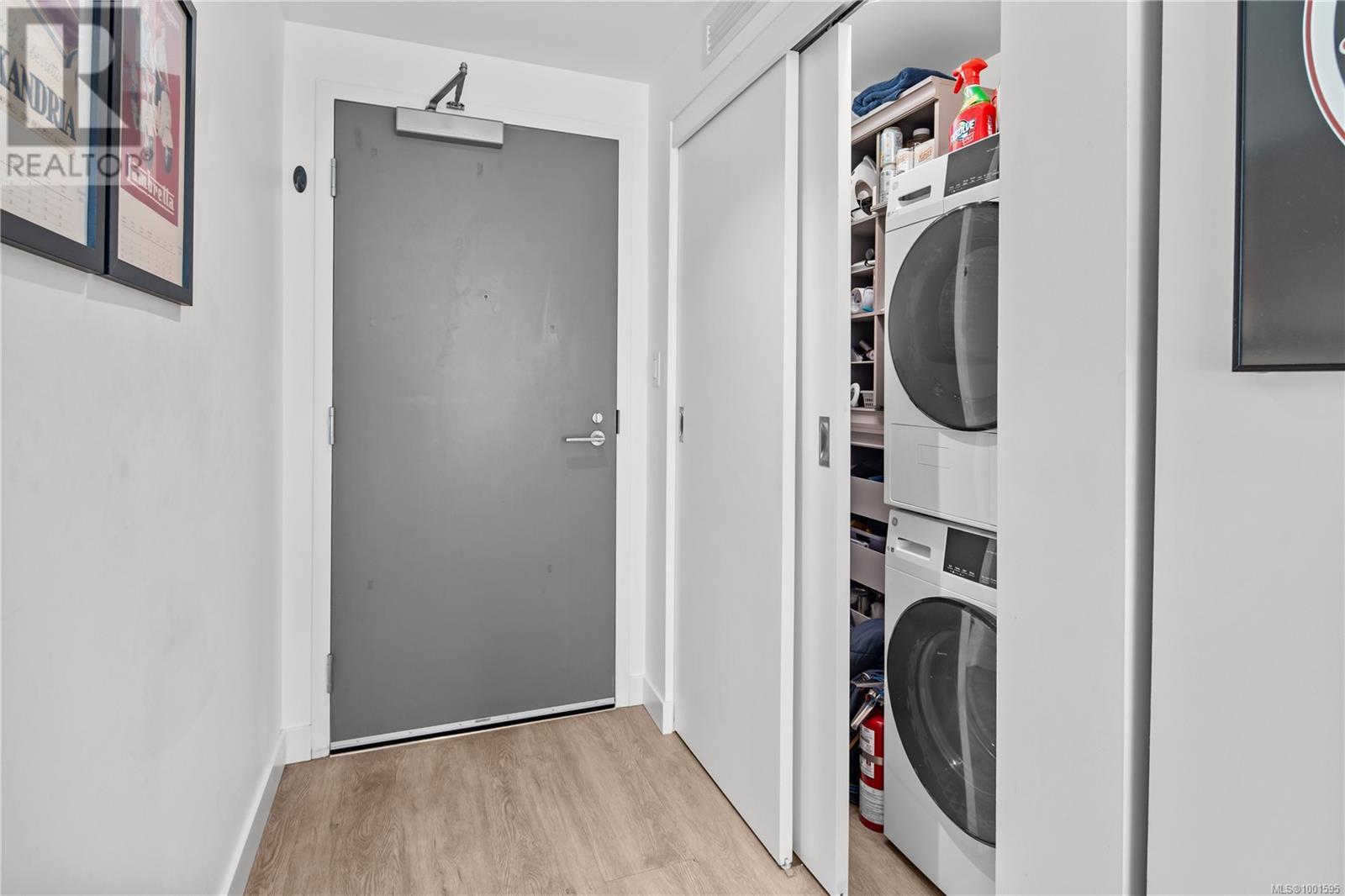 705 845 Johnson St, Victoria, British Columbia  V8W 0G3 - Photo 3 - 1001595