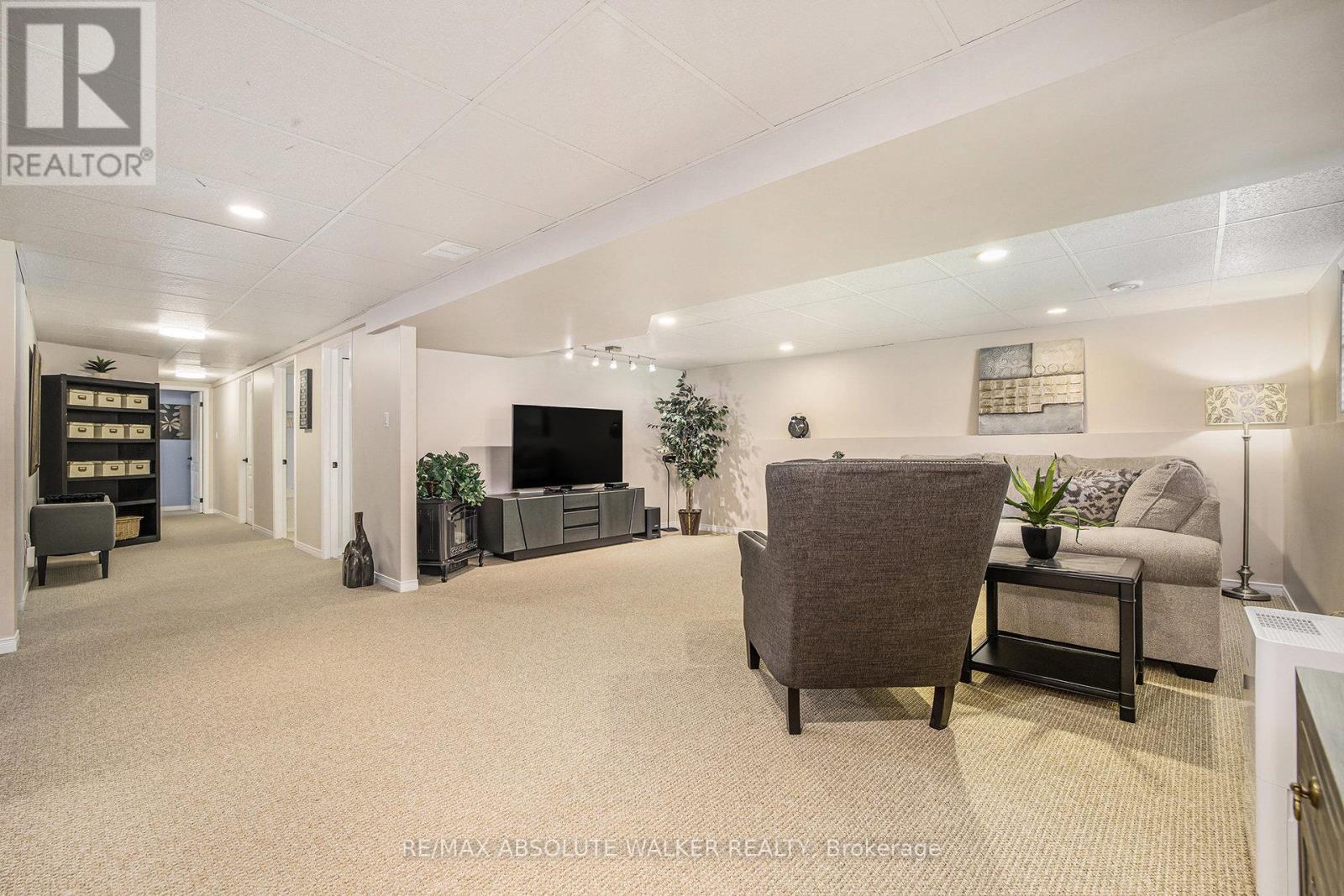 525 Nuthatch Drive, Petawawa, Ontario  K8H 0A9 - Photo 17 - X12181137