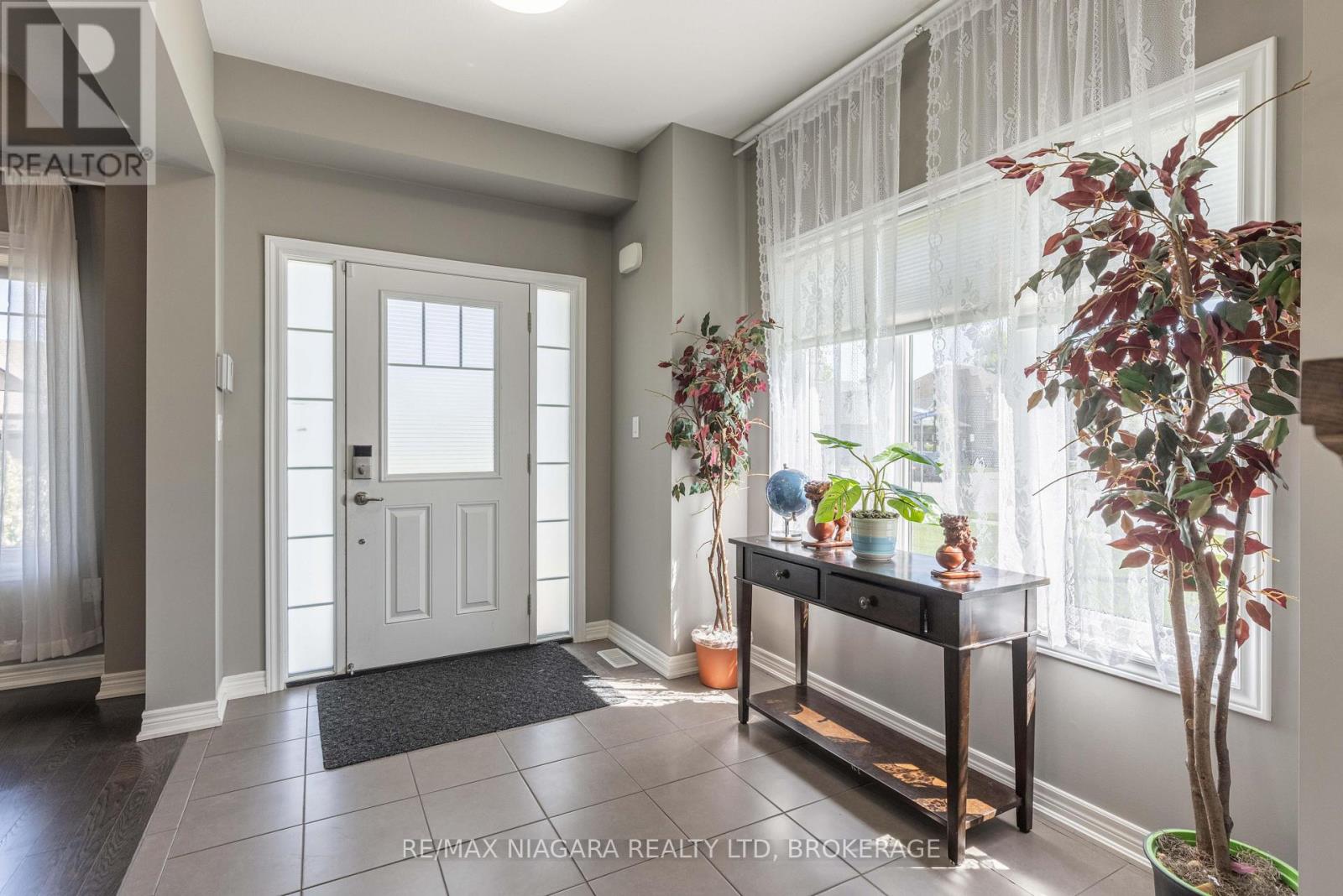 6212 Sam Iorfida Drive, Niagara Falls (Oldfield), Ontario  L2G 0G9 - Photo 6 - X12181086