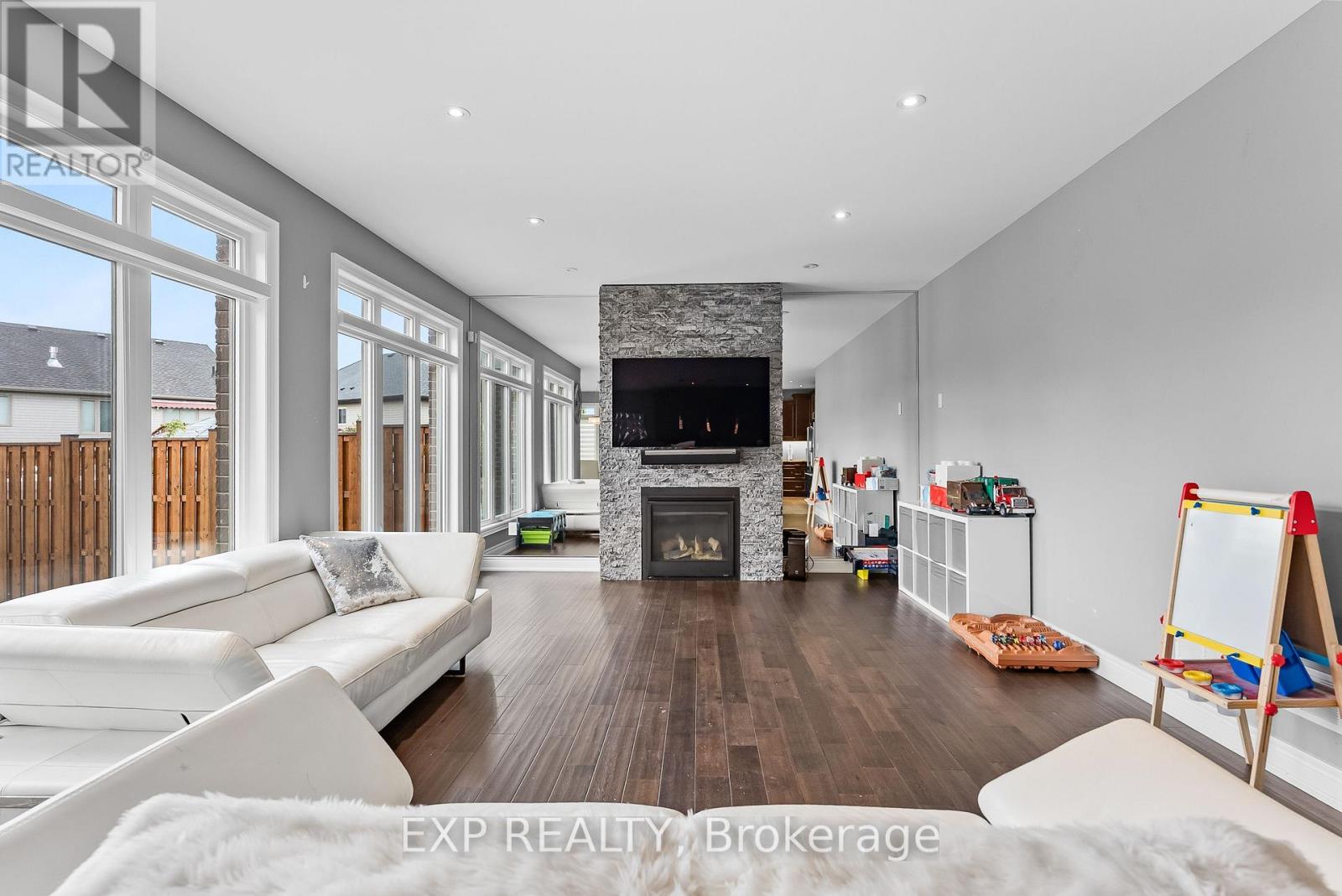 7691 Willey Street, Niagara Falls, Ontario  L2G 0H1 - Photo 13 - X12181095