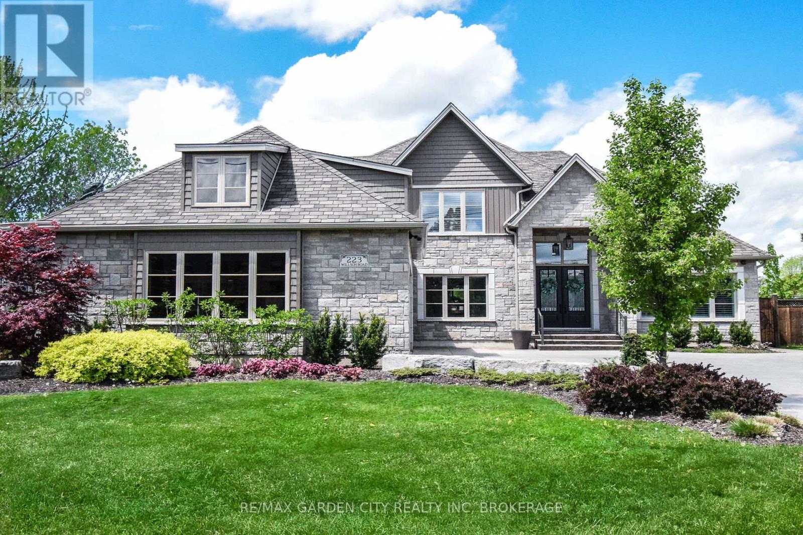223 Willson Road, Welland, Ontario  L3C 2T7 - Photo 2 - X12181103