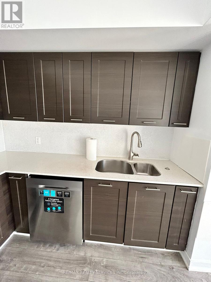 2704 - 2220 Lake Shore Boulevard W, Toronto (Mimico), Ontario  M8V 0C1 - Photo 7 - W12180872