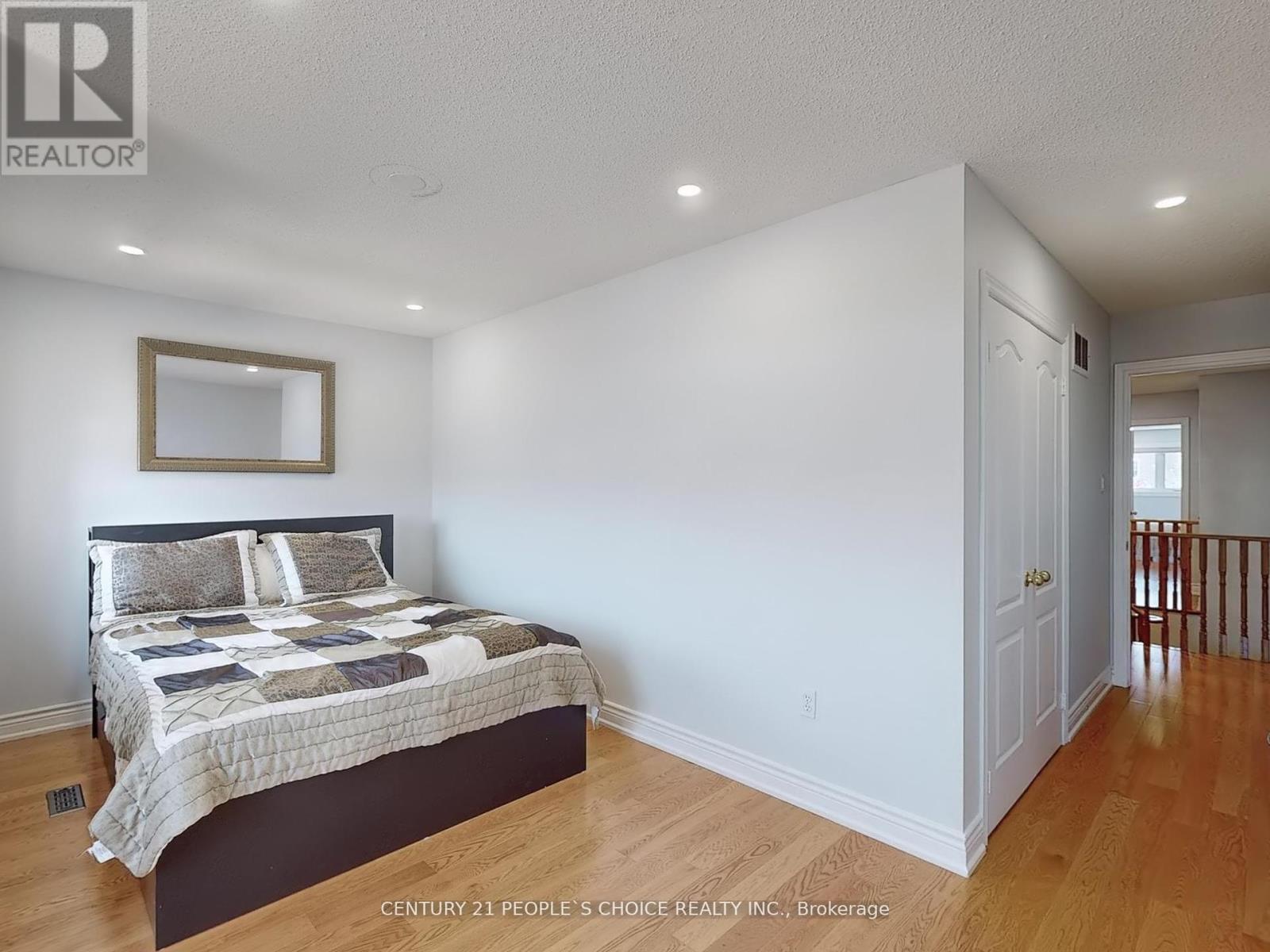 5957 Candlebrook Court, Mississauga, Ontario  L5V 2V5 - Photo 23 - W12180953