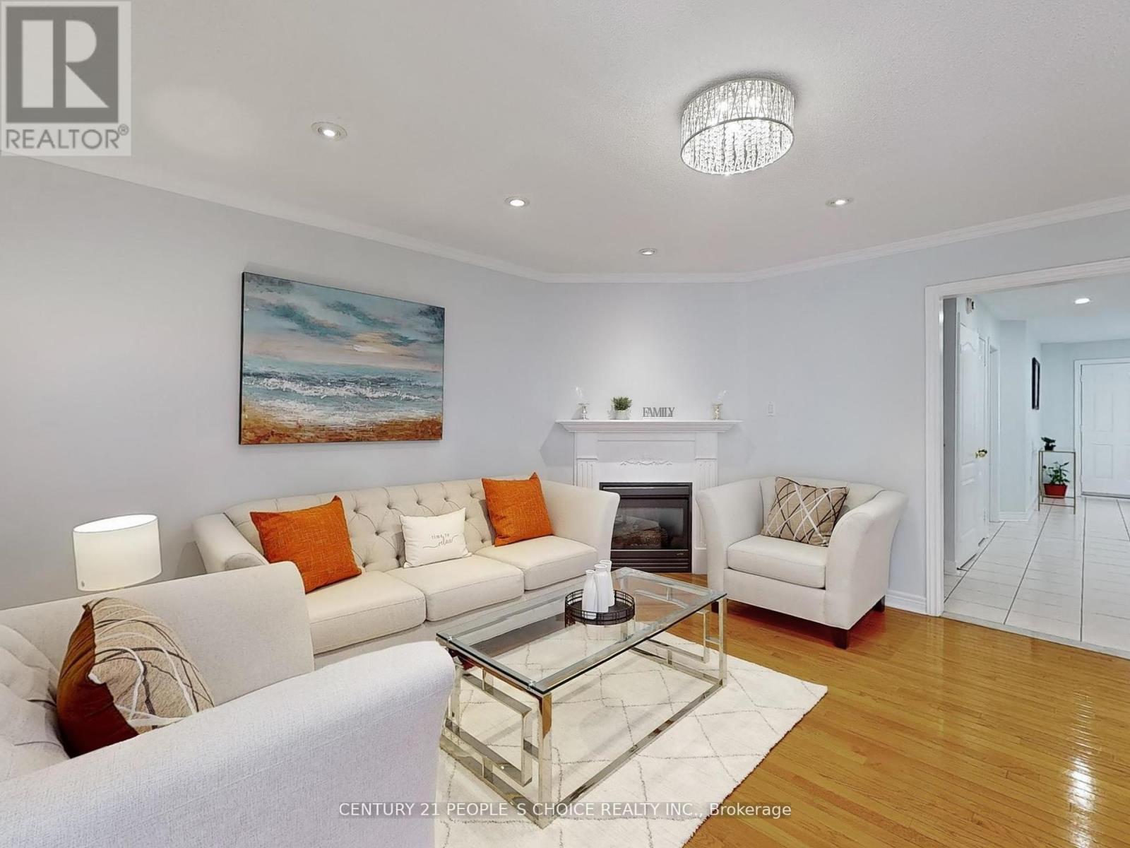 5957 Candlebrook Court, Mississauga, Ontario  L5V 2V5 - Photo 5 - W12180953