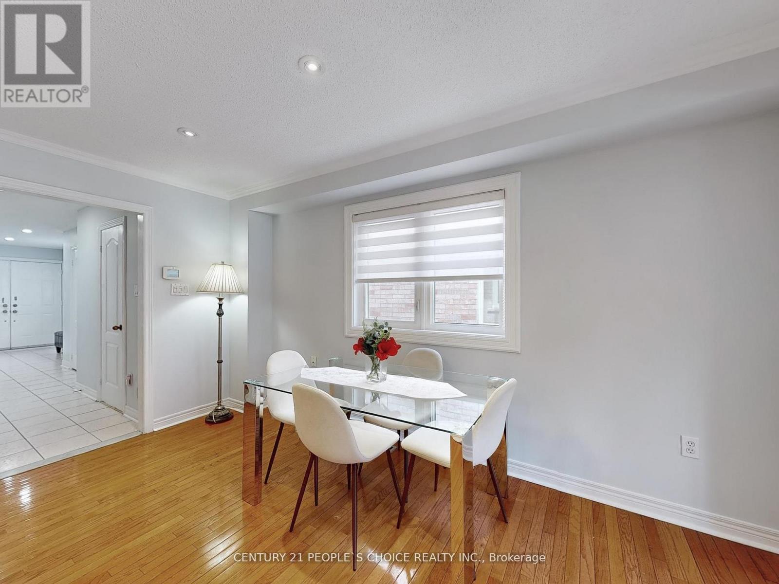 5957 Candlebrook Court, Mississauga, Ontario  L5V 2V5 - Photo 7 - W12180953