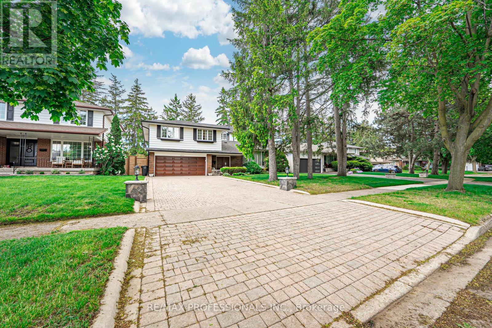 Property at 302 LENEL COURT image 2