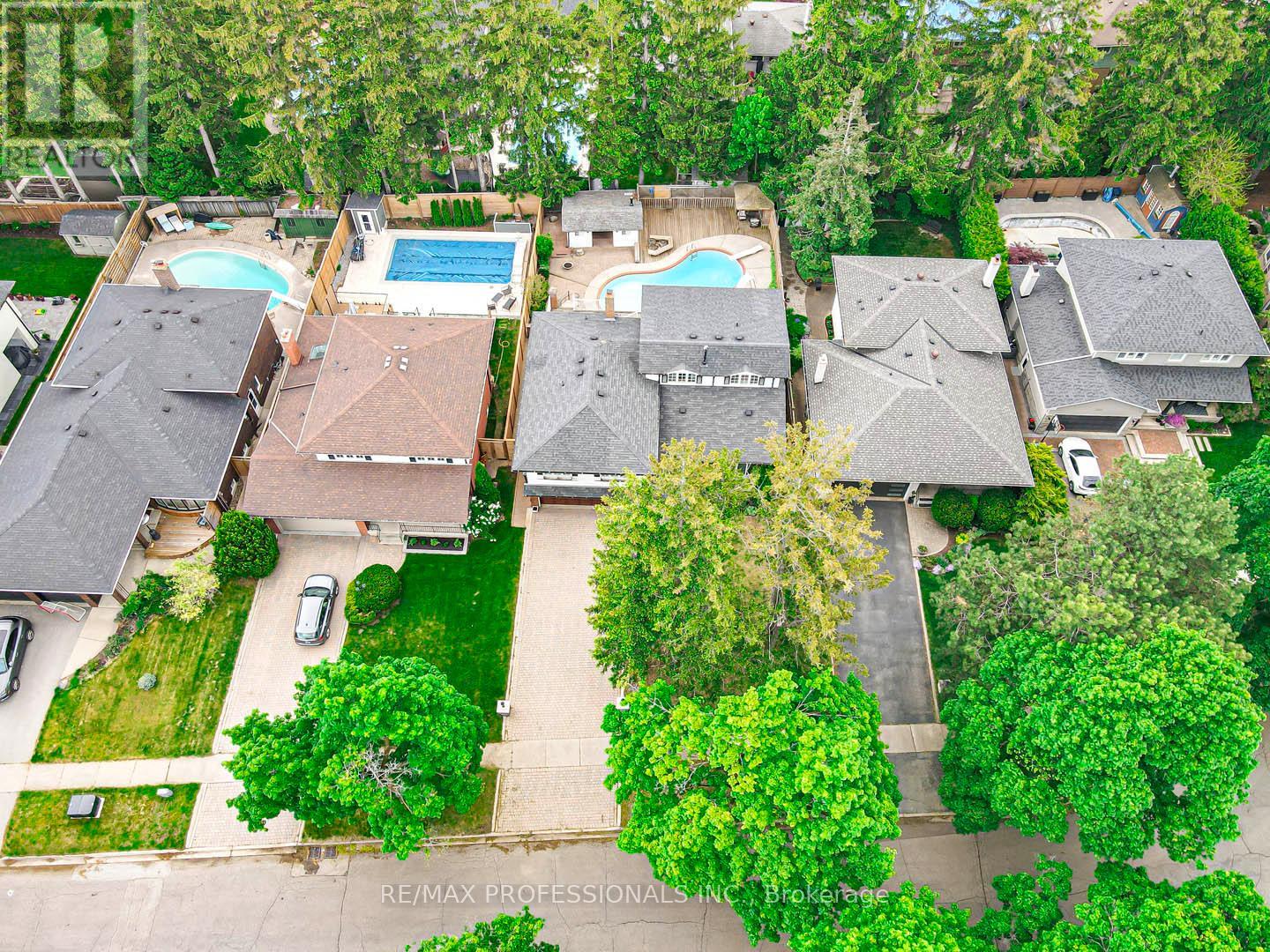 Property at 302 LENEL COURT image 3