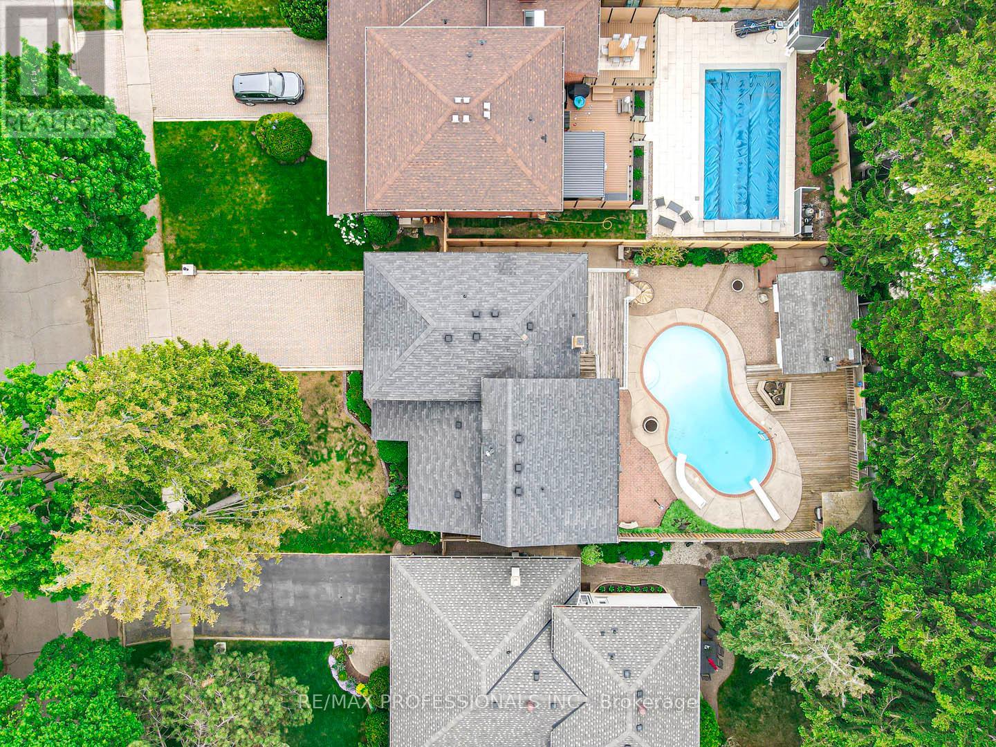 Property at 302 LENEL COURT image 4