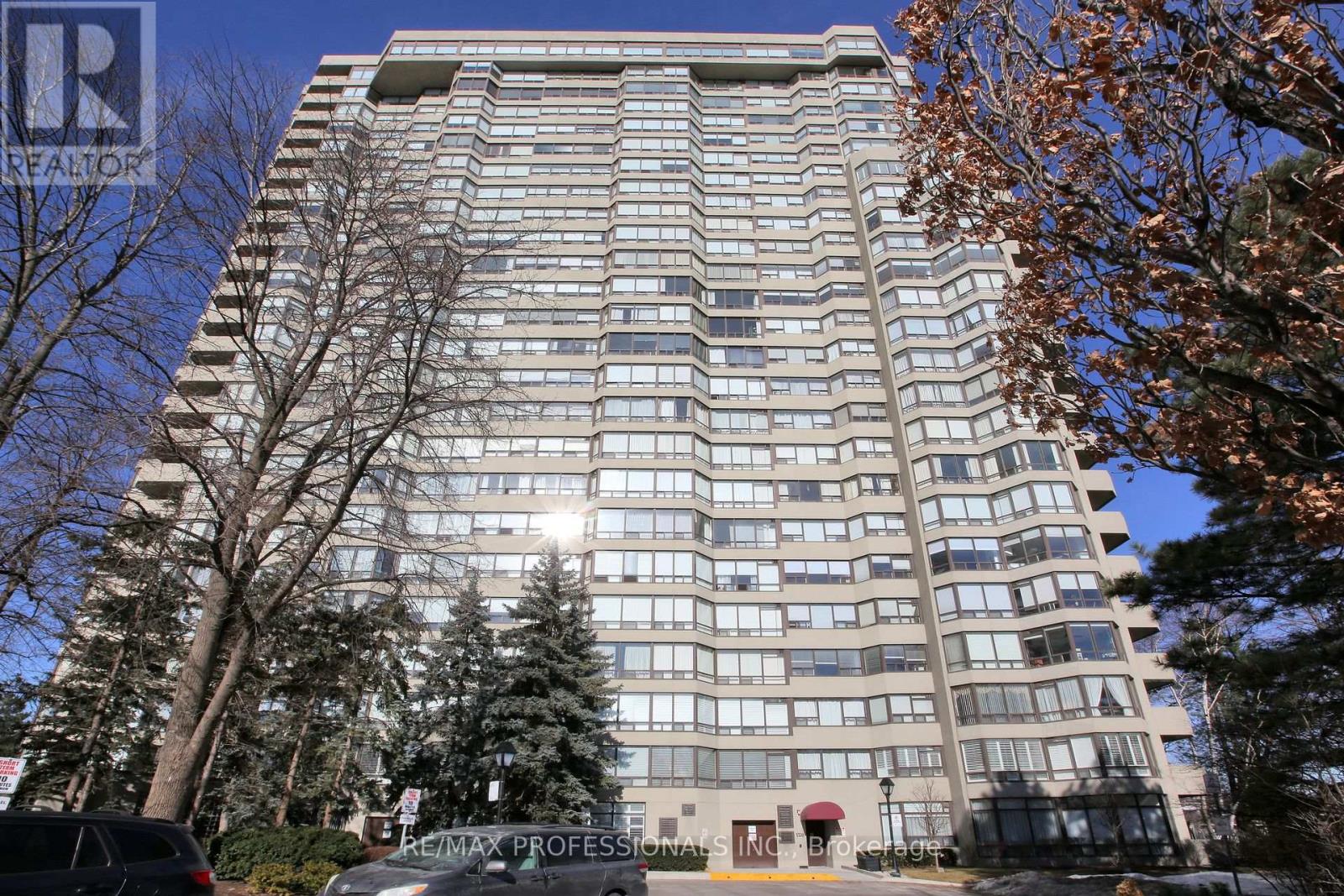 1802 - 1320 Islington Avenue, Toronto, Ontario  M9A 5C6 - Photo 2 - W12181010