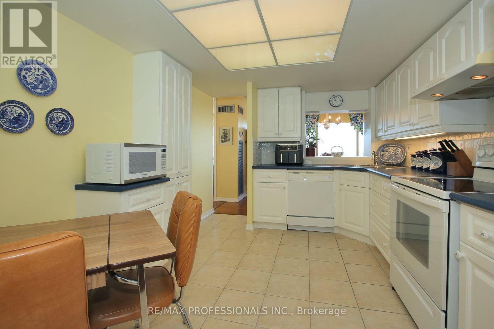 1802 - 1320 Islington Avenue, Toronto, Ontario  M9A 5C6 - Photo 23 - W12181010