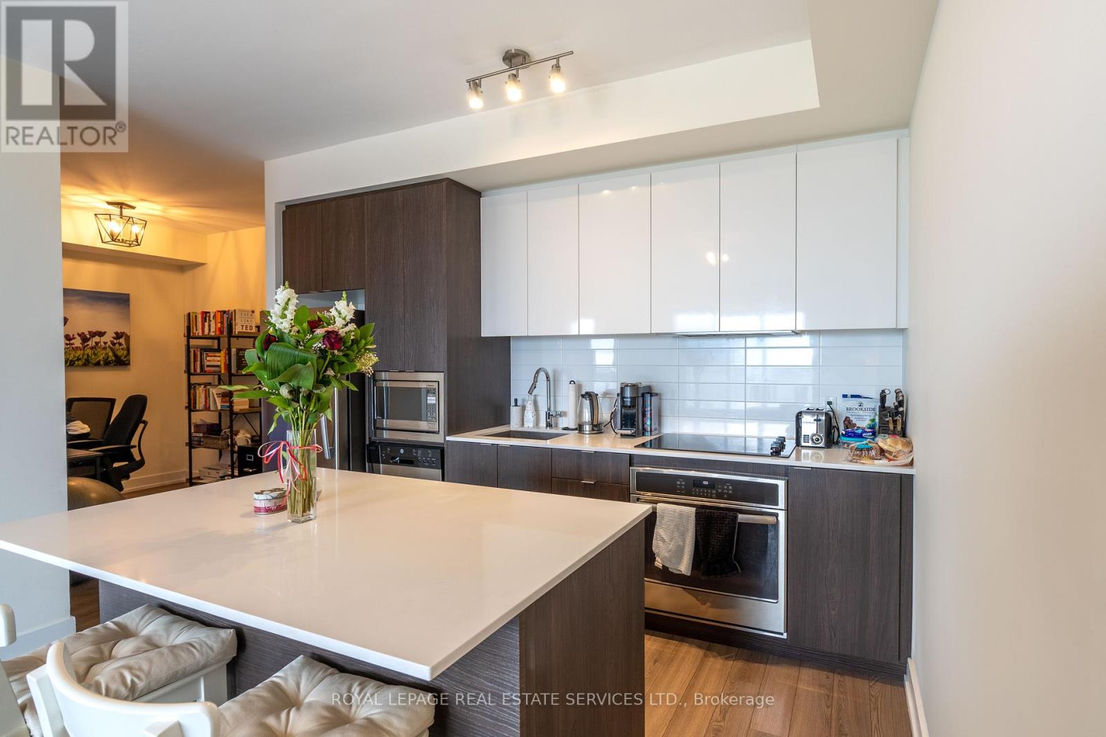 703 - 8 Ann Street, Mississauga, Ontario  L5G 3E6 - Photo 4 - W12181011