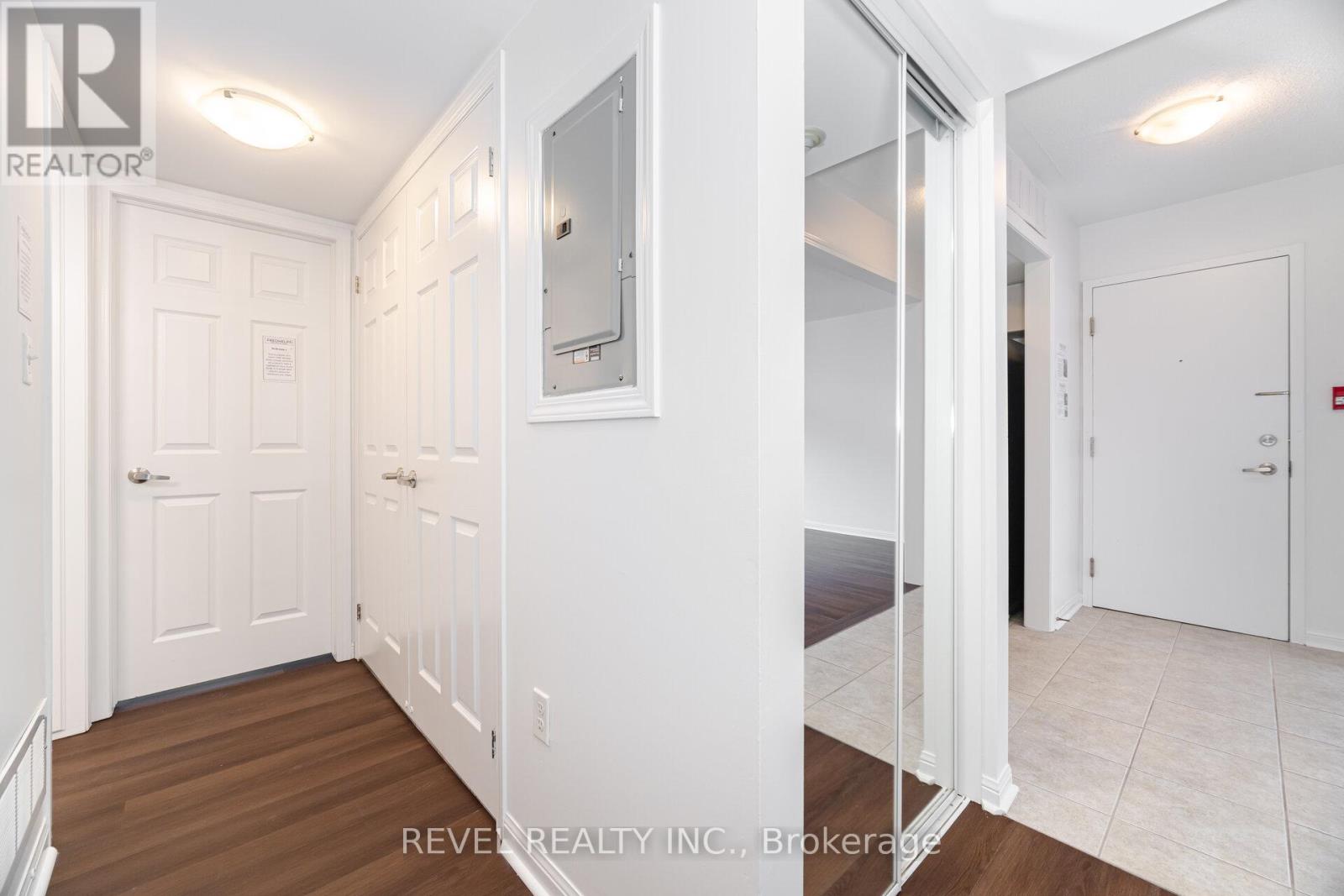2 - 724 Neighbourhood Circle, Mississauga, Ontario  L5B 0B3 - Photo 15 - W12181038