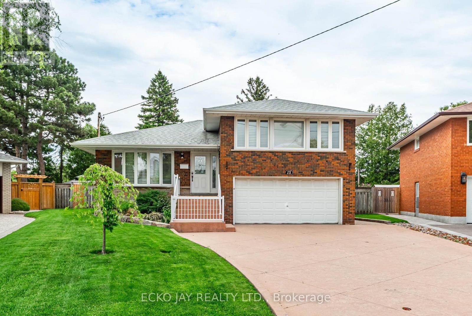 15 Comet Court, Toronto (Victoria Village), Ontario  M4A 2H2 - Photo 1 - C12151000