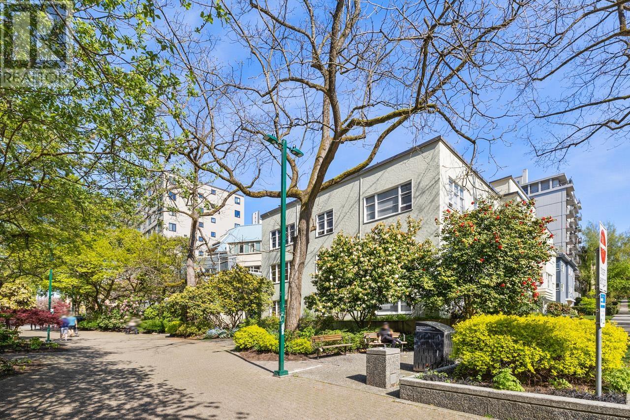 204 1565 BURNABY STREET, vancouver, British Columbia
