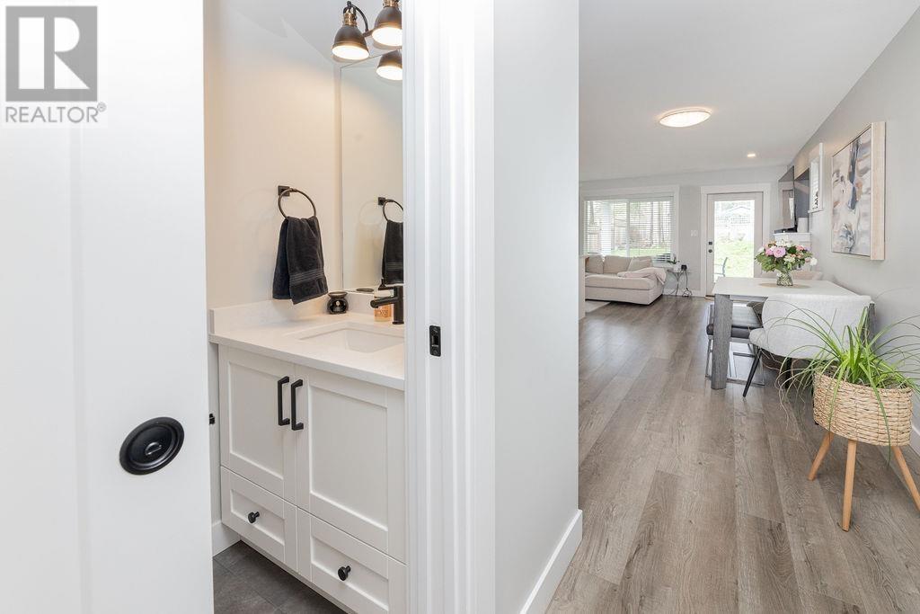 1062 Celia Crescent, Gibsons, British Columbia  V0N 1V7 - Photo 17 - R3008702