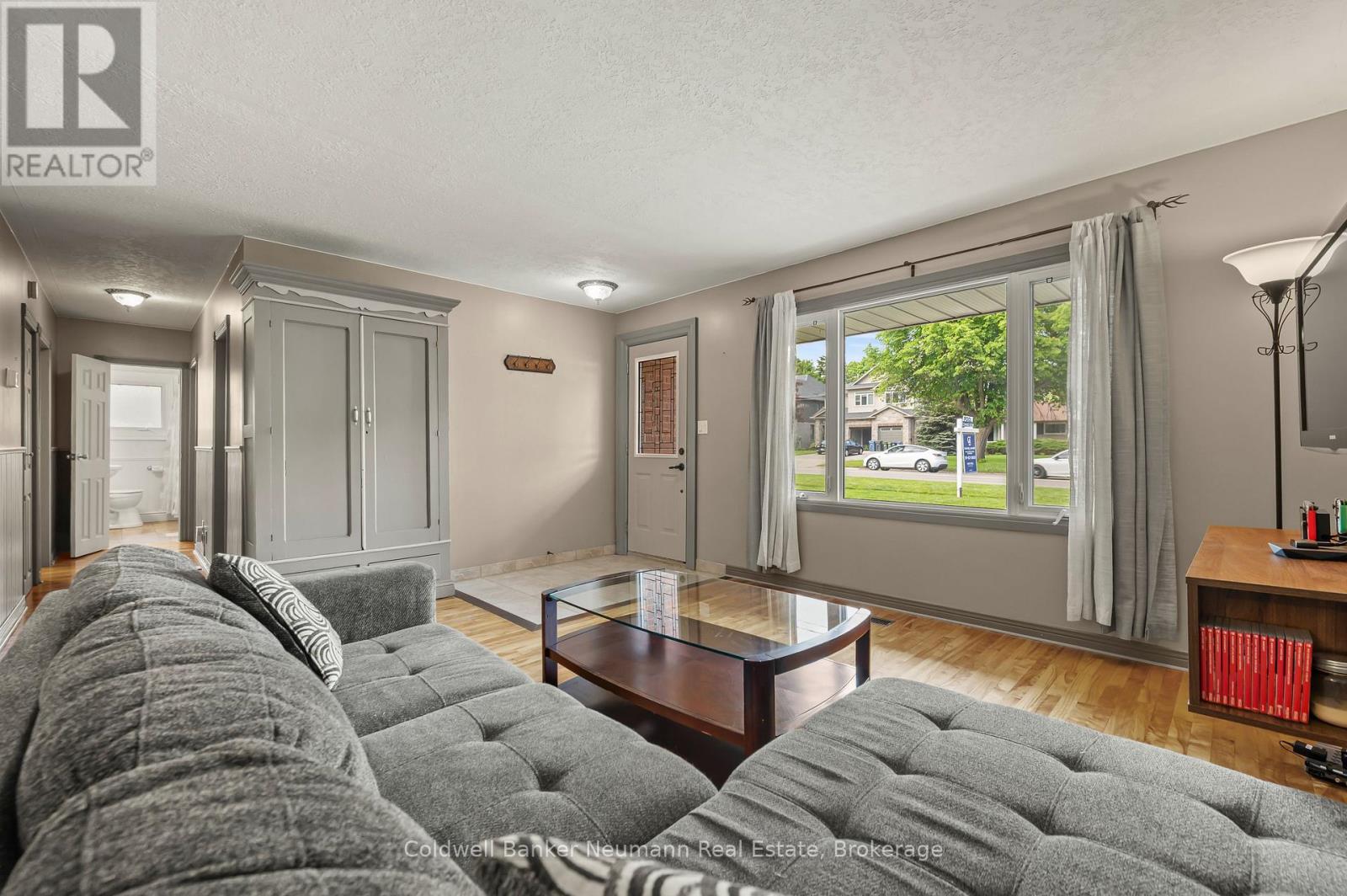 Property at 314 VICTORIA ROAD N image 3