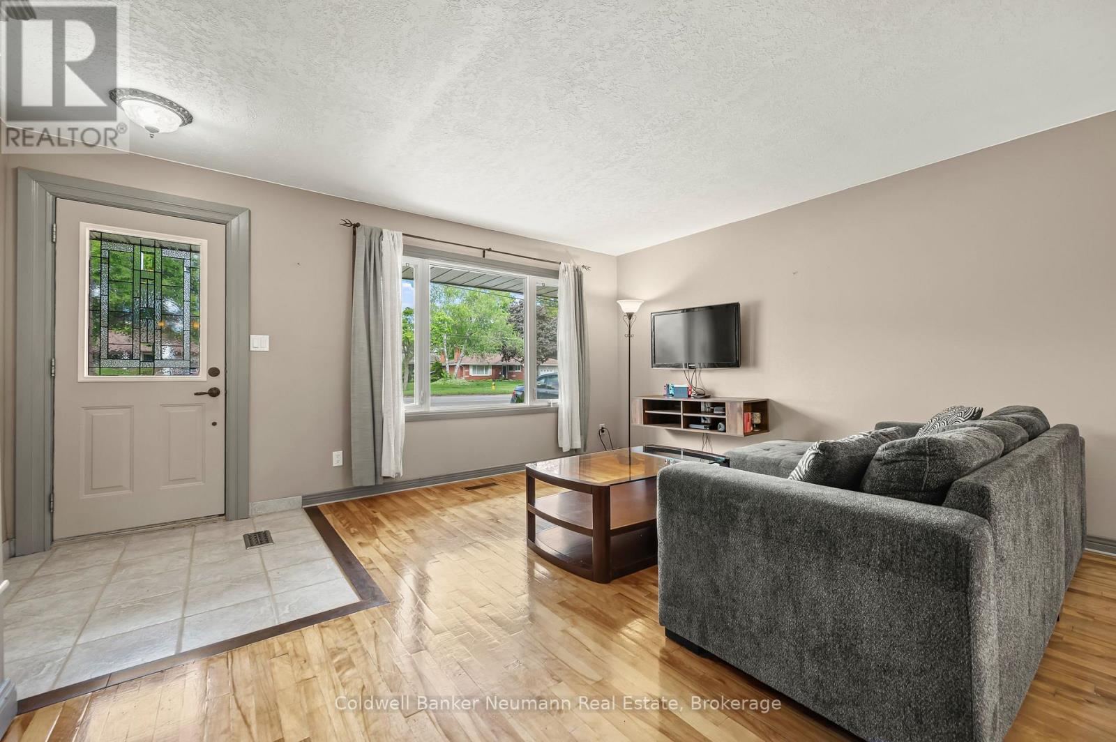 Property at 314 VICTORIA ROAD N image 4