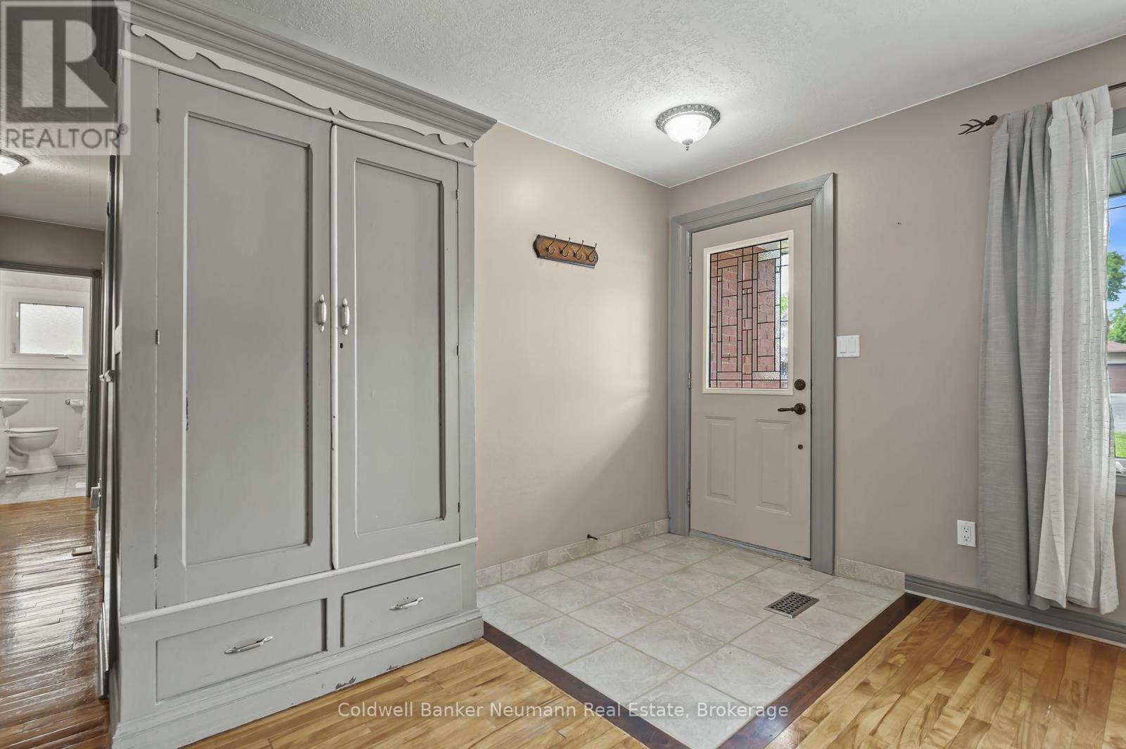 Property at 314 VICTORIA ROAD N image 5