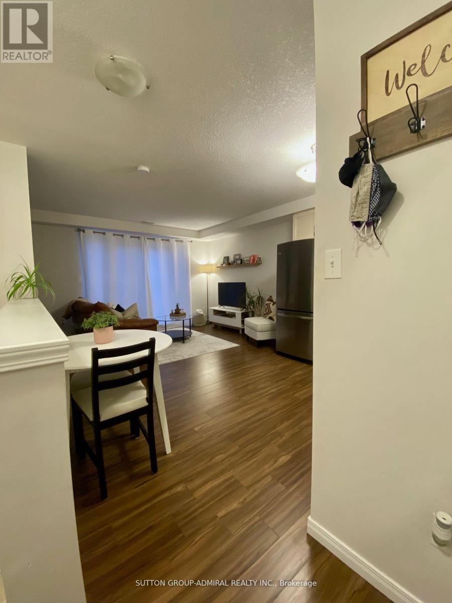 B - 25 Sienna Street, Waterloo, Ontario  N2R 1P7 - Photo 2 - X12180902