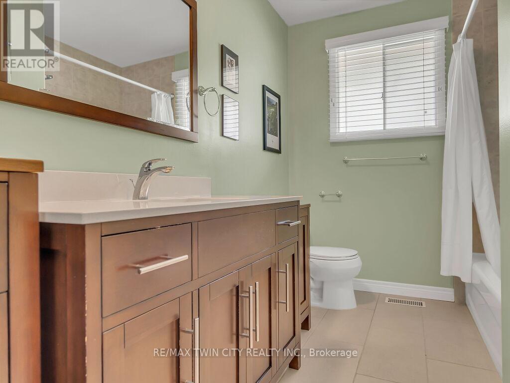 398 Mossom Place, Waterloo, Ontario  N2K 2G8 - Photo 18 - X12180910