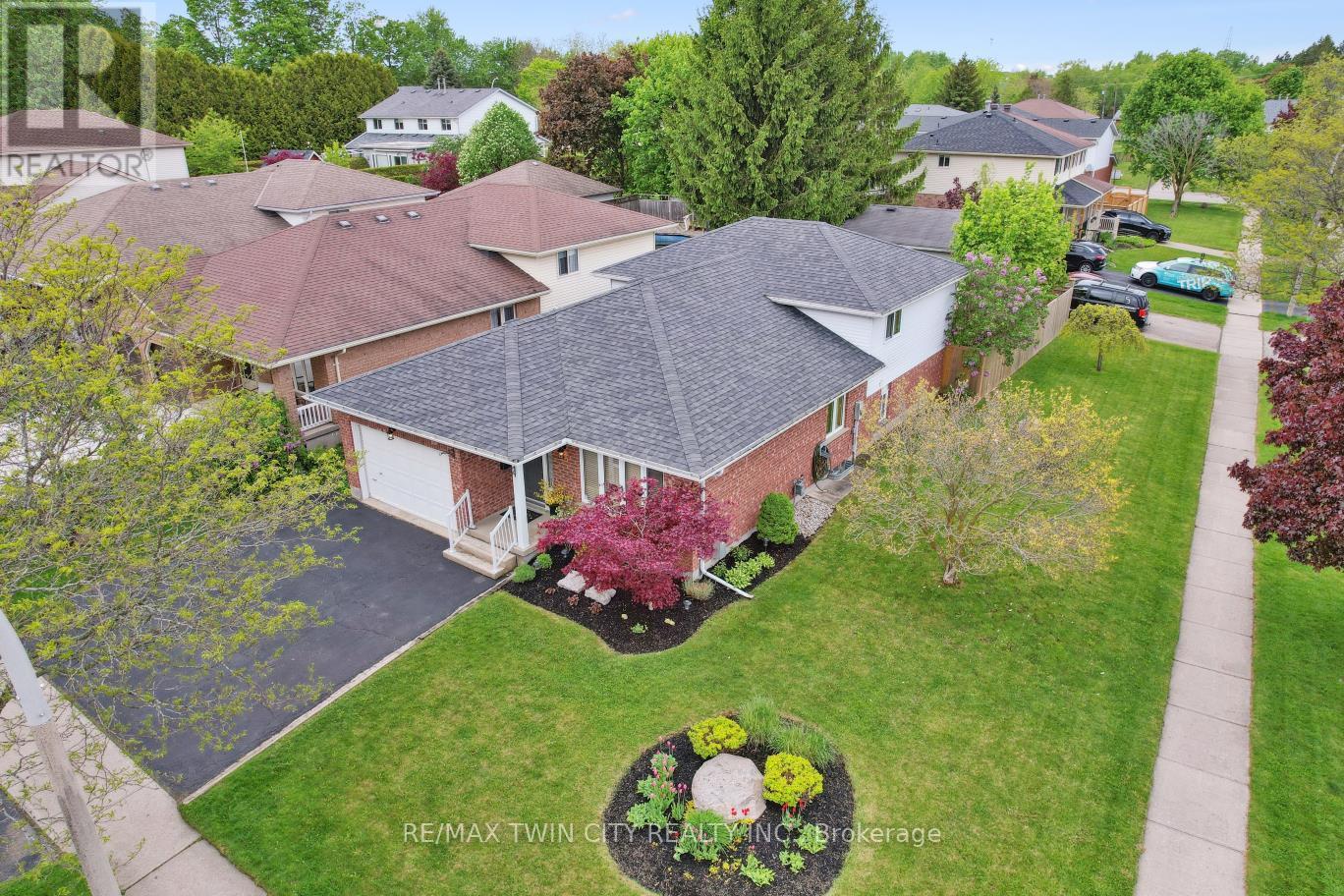 2 Cora Drive, Kitchener, Ontario  N2N 3C6 - Photo 1 - X12180918