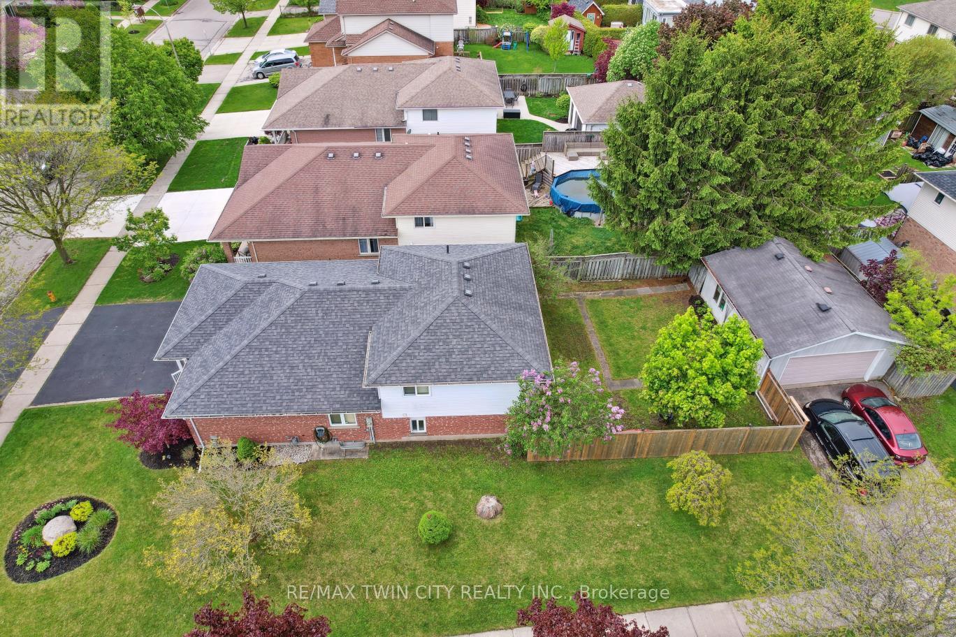 2 Cora Drive, Kitchener, Ontario  N2N 3C6 - Photo 2 - X12180918