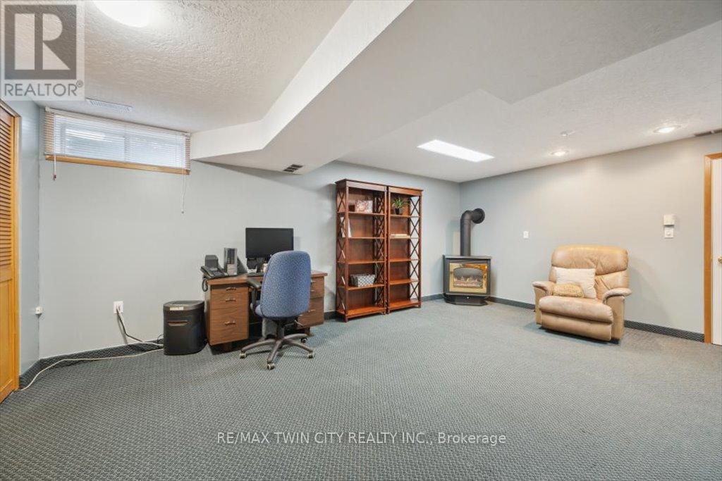 2 Cora Drive, Kitchener, Ontario  N2N 3C6 - Photo 35 - X12180918
